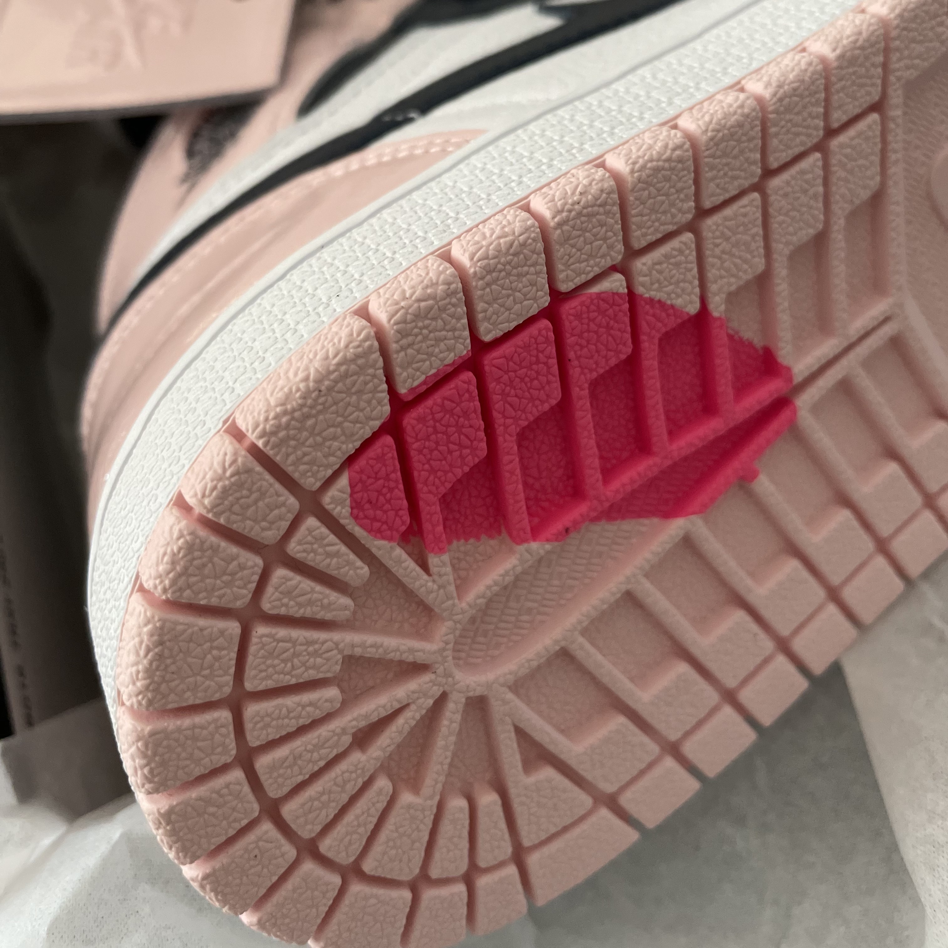(W) Jordan 1 Retro High OG Atmosphere 착용 스타일 - 2