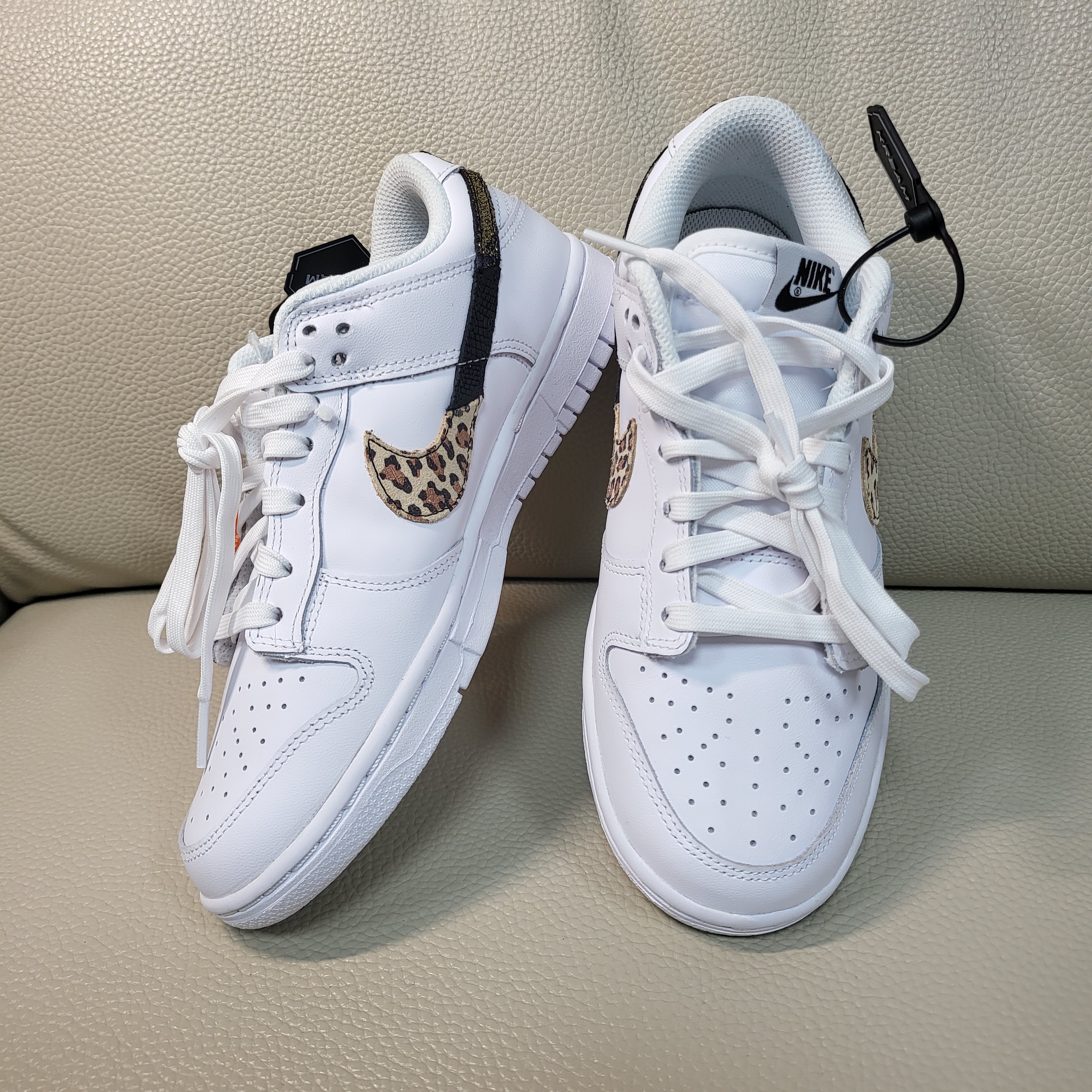 (W) Nike Dunk Low SE Primal White 착용 스타일 - 1