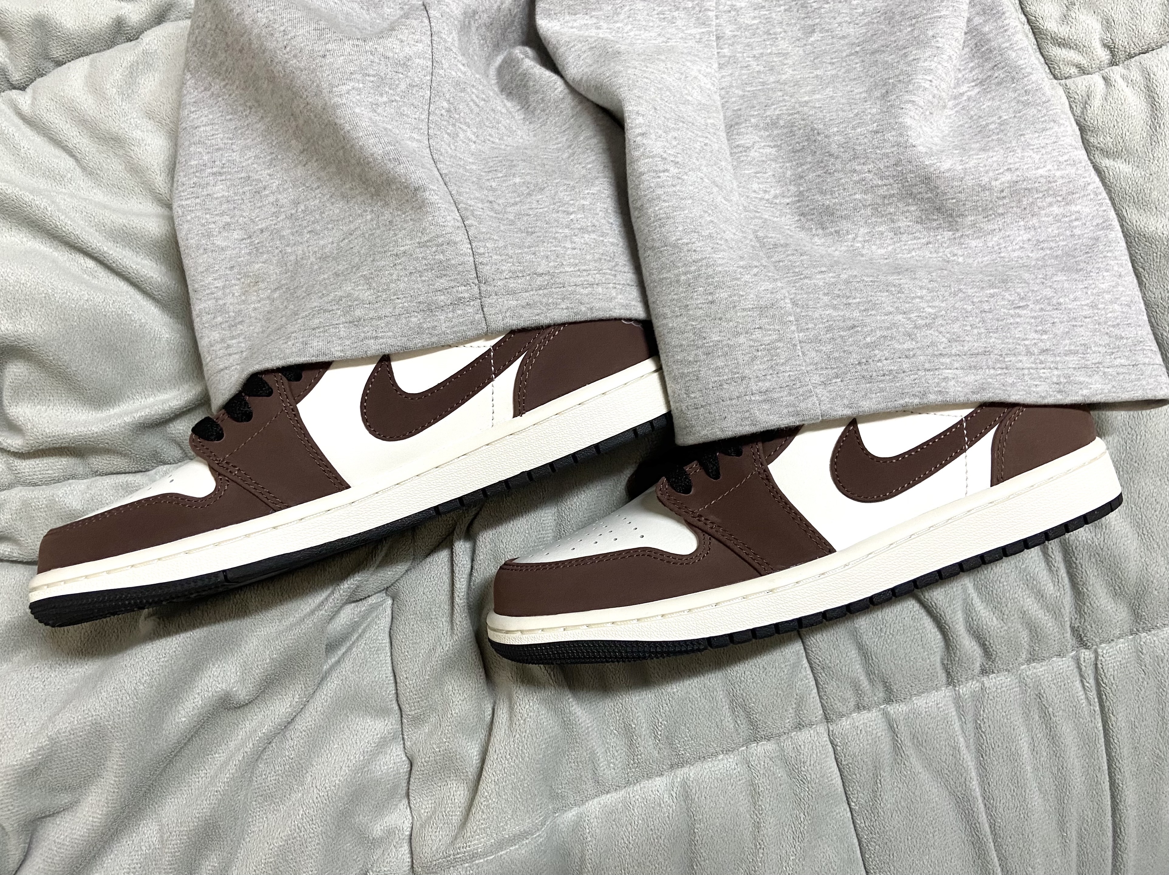 Jordan 1 Low SE Chocolate Bliss 착용 스타일