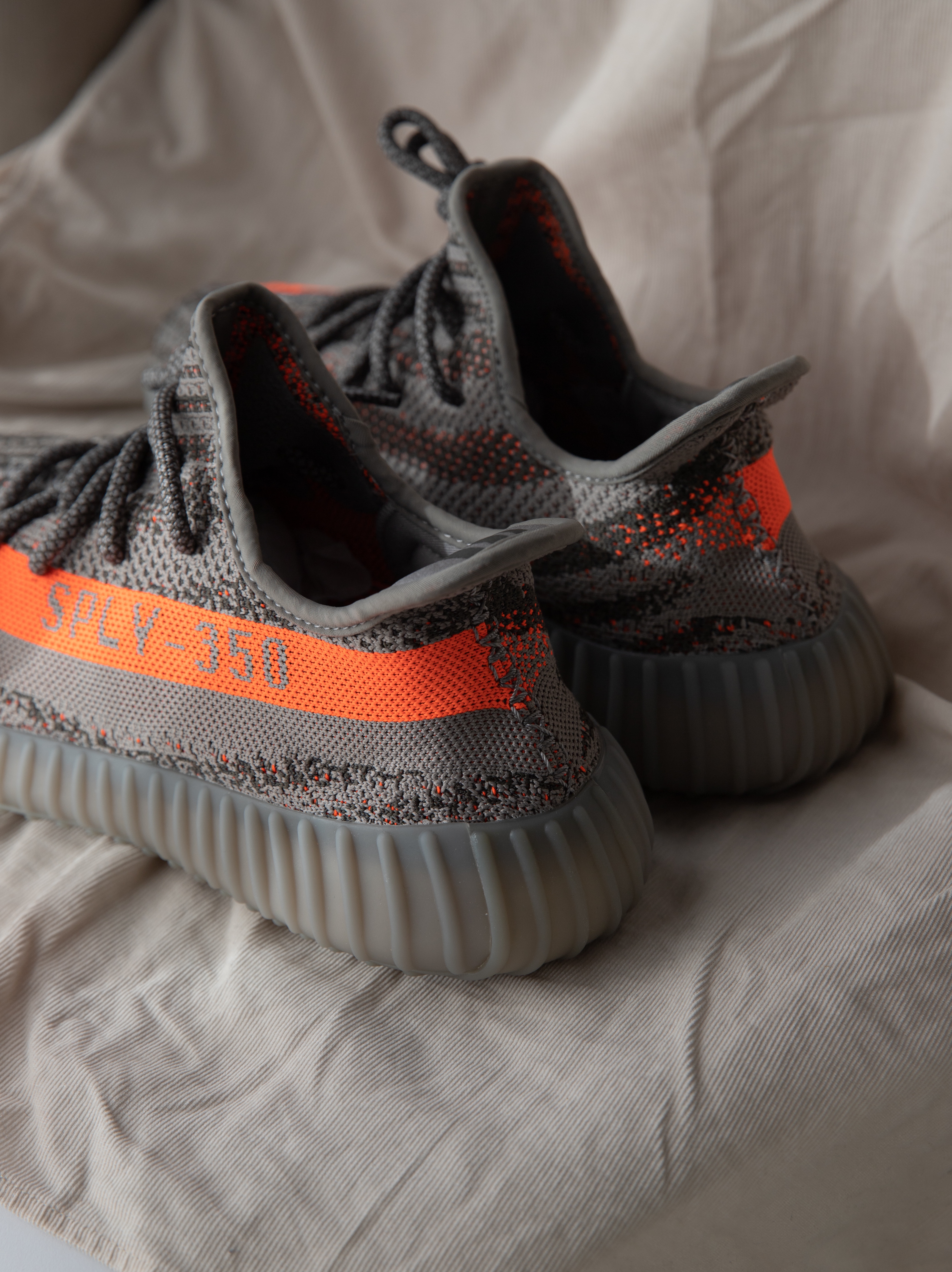 Adidas Yeezy Boost 350 V2 Beluga - Reflective 착용 스타일 - 2