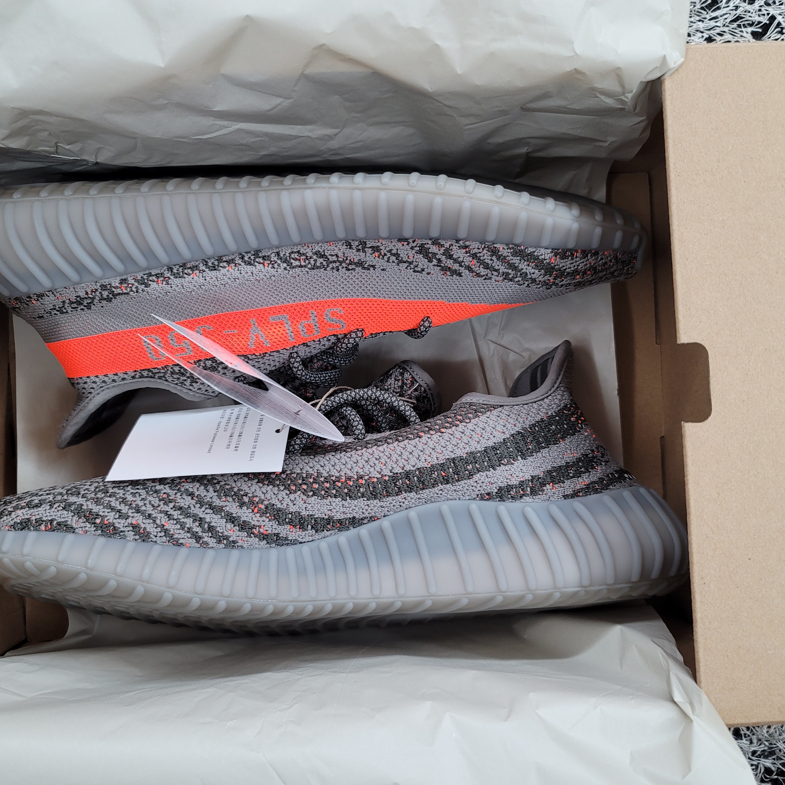 Adidas Yeezy Boost 350 V2 Beluga - Reflective 착용 스타일
