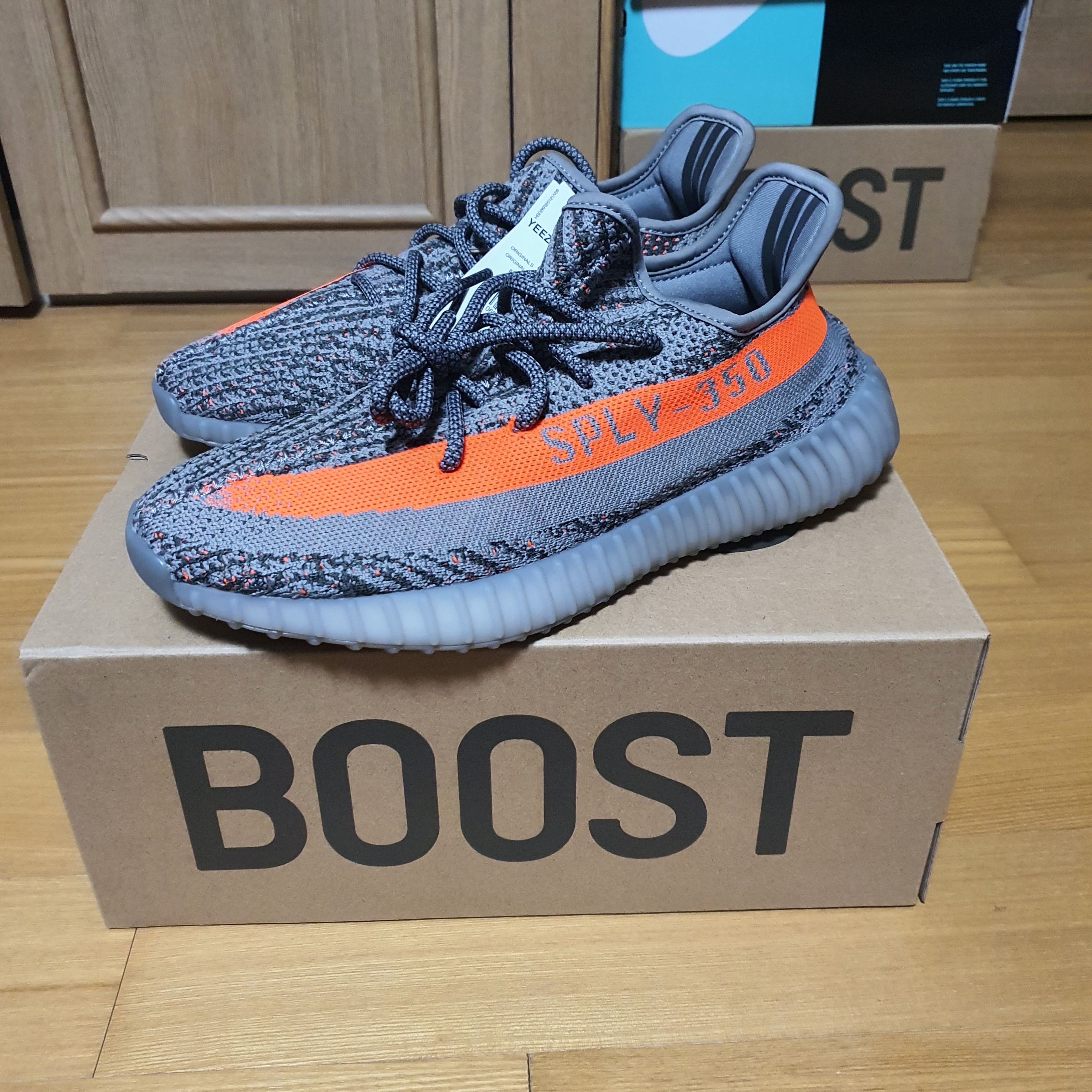 Adidas Yeezy Boost 350 V2 Beluga - Reflective 착용 스타일 - 1