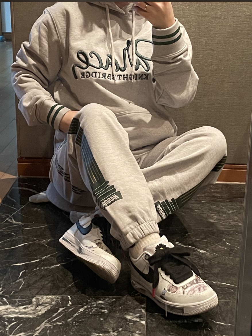 Palace x Harrods Embroidered Logo Hoodie Grey Marl - 21FW, Palace x Harrods Logo Sweatpants Grey Marl - 21FW 착용 스타일 - 3