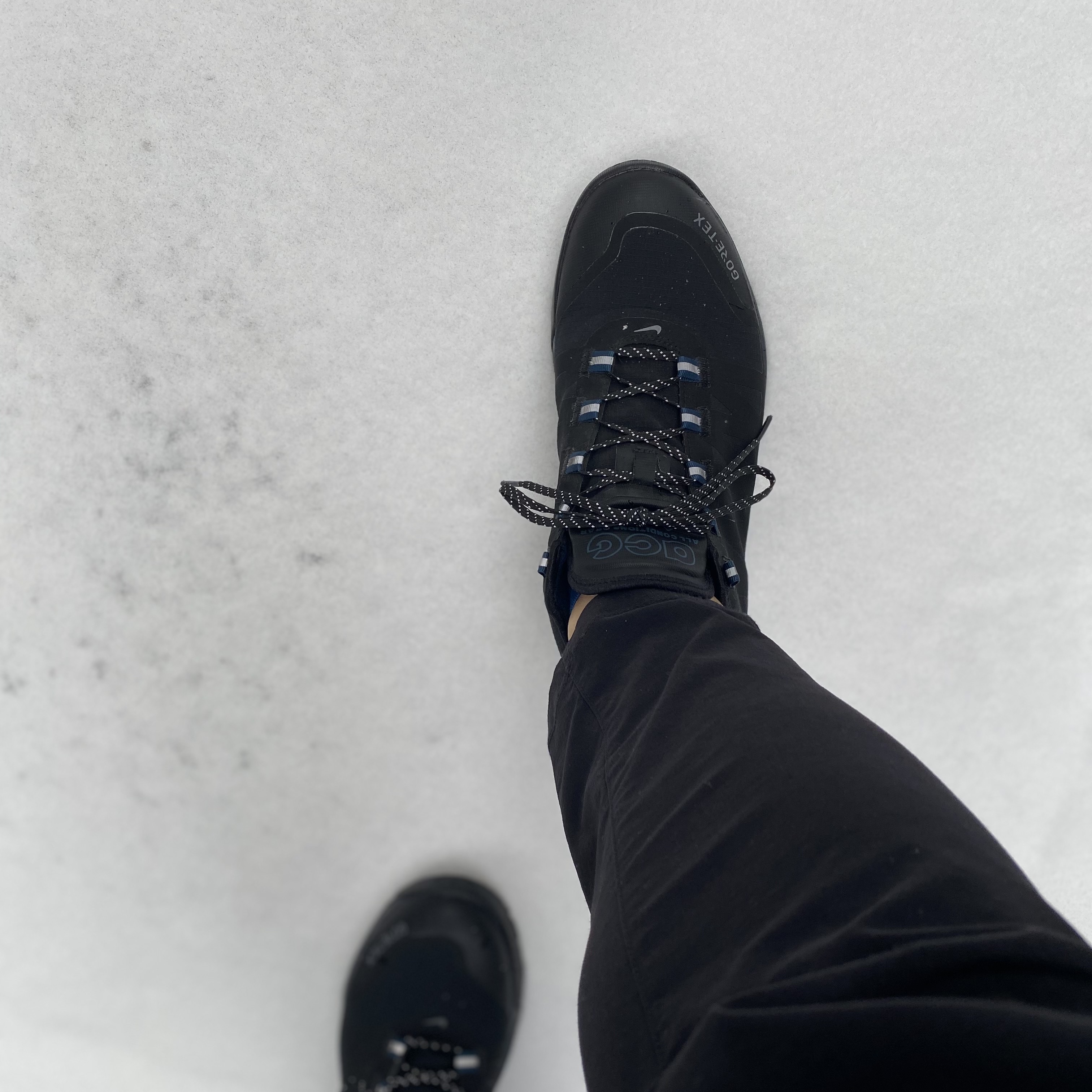 Nike ACG Air Nasu Gore-Tex Black Dark Grey 착용 스타일 - 1