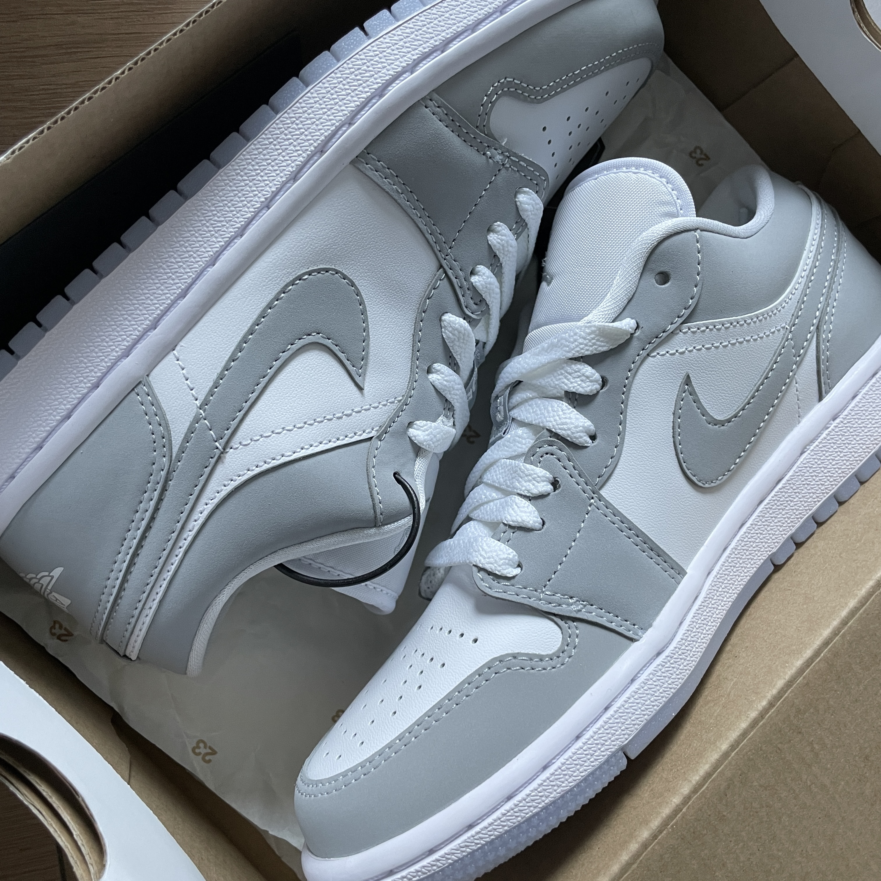 (W) Jordan 1 Low White Wolf Grey 착용 스타일