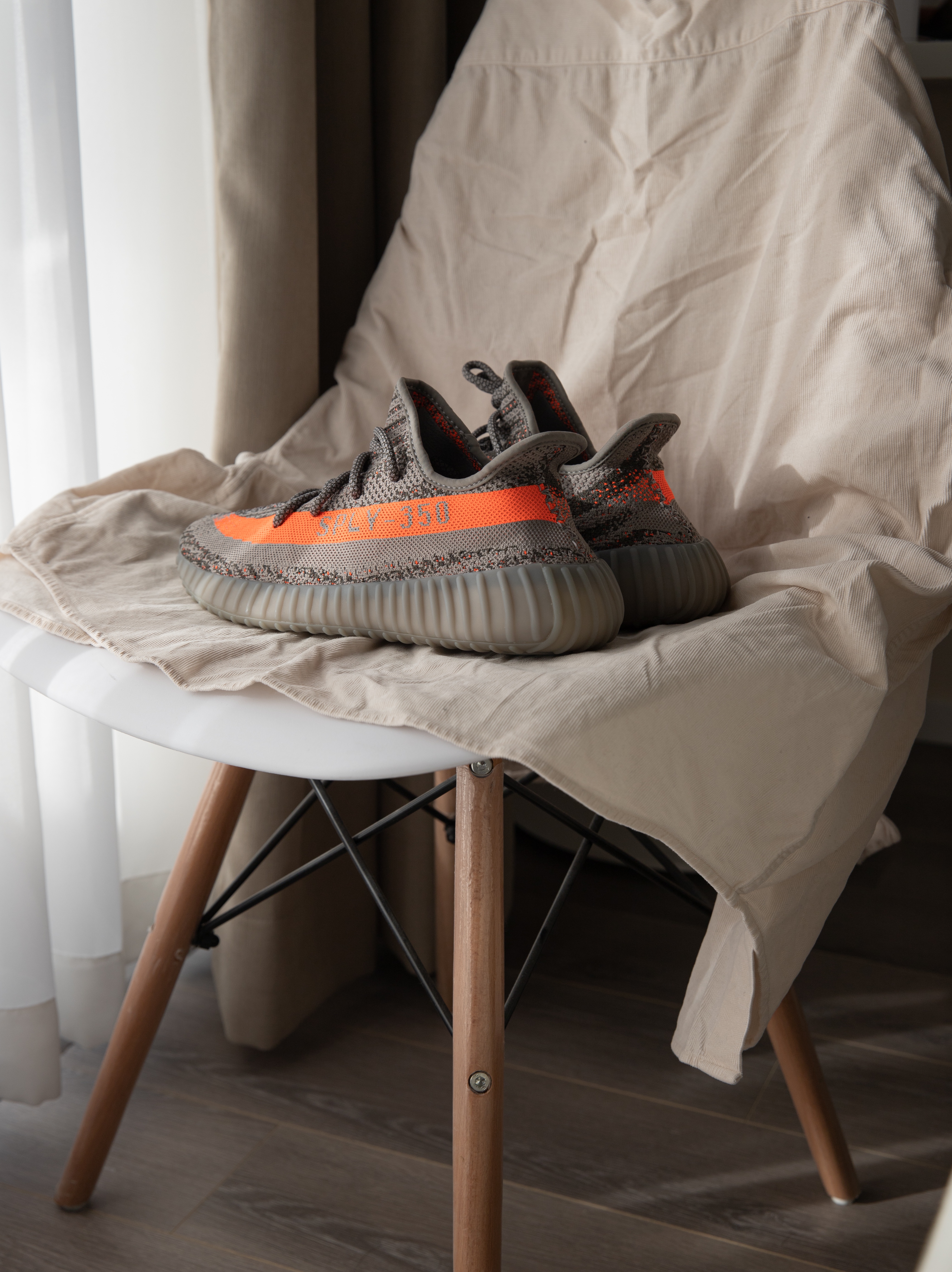 Adidas Yeezy Boost 350 V2 Beluga - Reflective 착용 스타일 - 1
