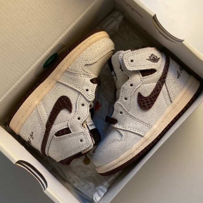 (TD) Jordan 1 x A Ma Maniere Retro High OG SP Burgundy and Sail 착용 스타일