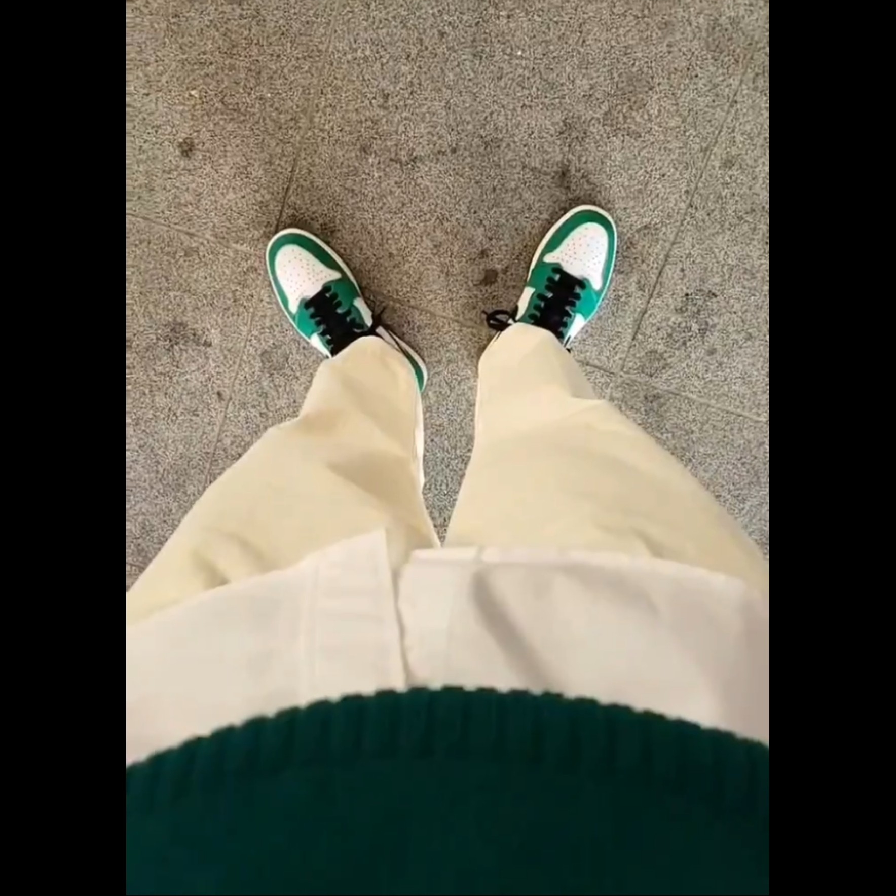 AMI de Coeur Oversize Intarsia Sweater Green - 21FW, (W) Jordan 1 Retro High OG Lucky Green 착용 스타일
