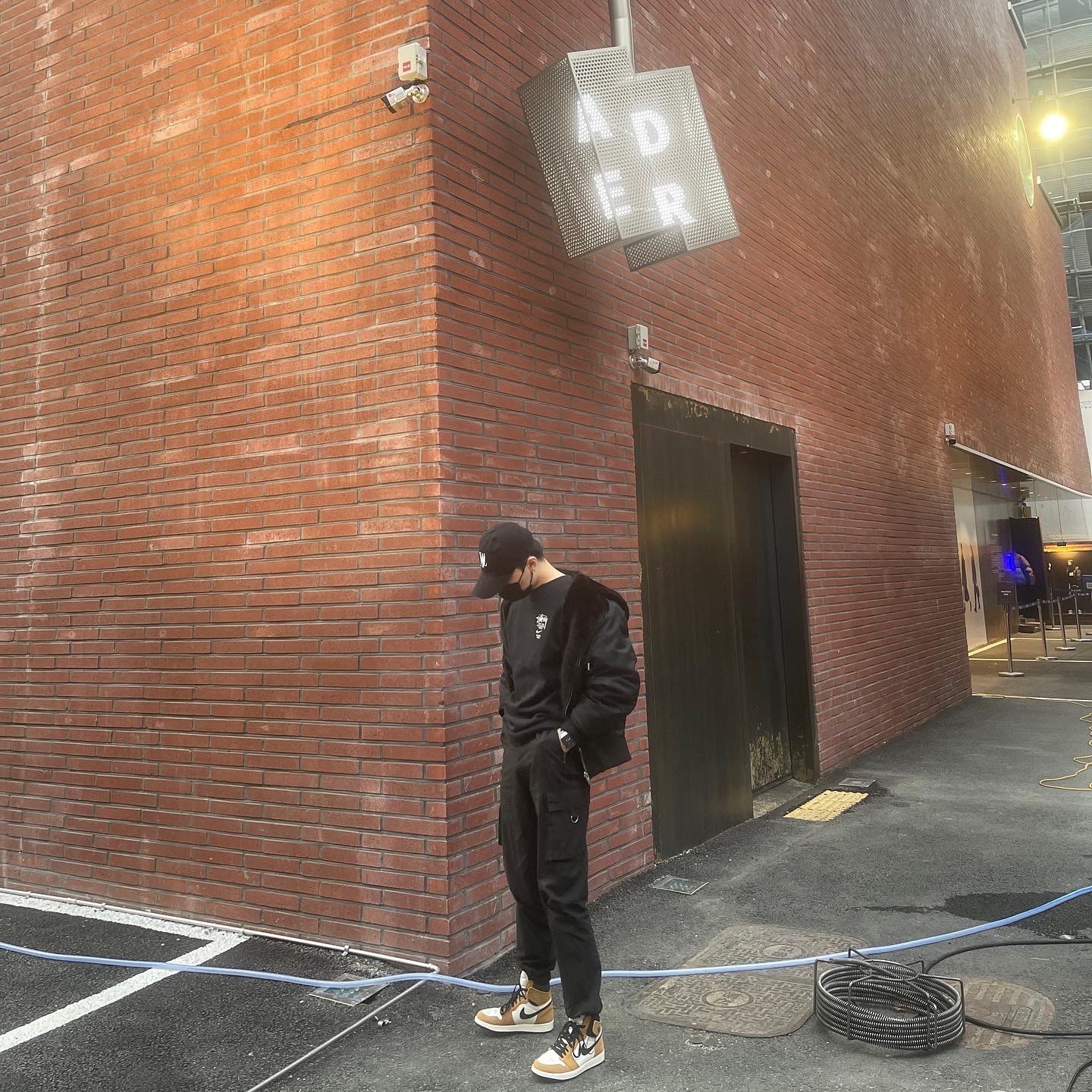 Nike x Stussy NRG ZR Fleece Crewneck Black - US/EU, Jordan 1 Retro High Rookie of the Year 착용 스타일 - 1