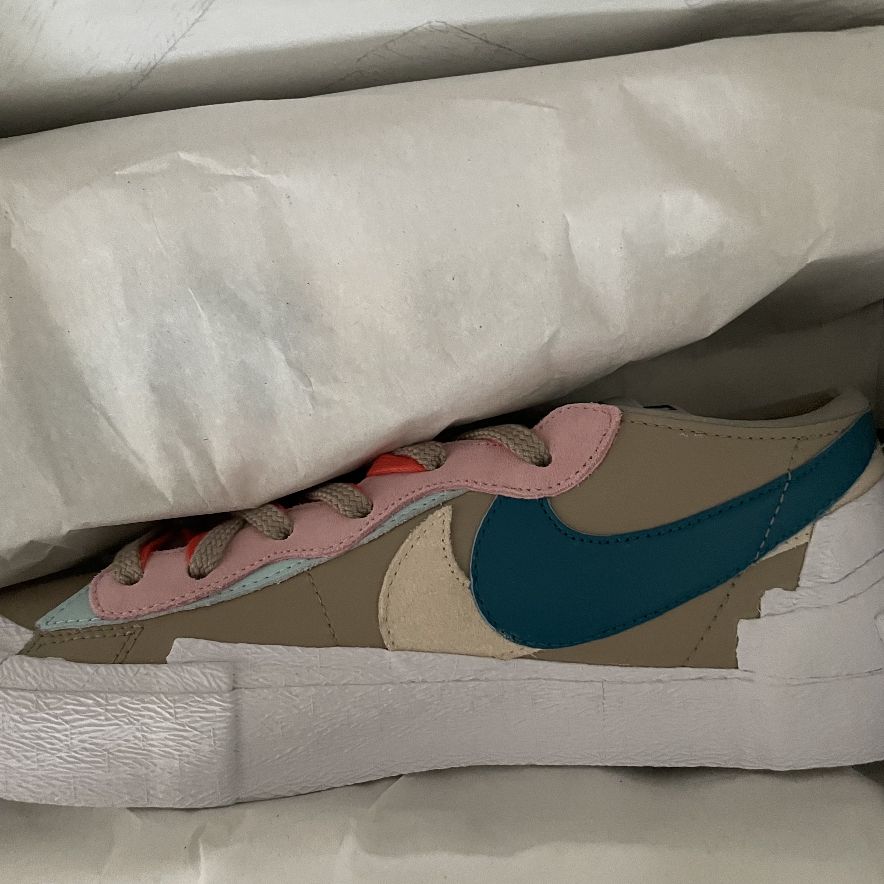 Nike x Sacai x Kaws Blazer Low Reed 착용 스타일 - 2