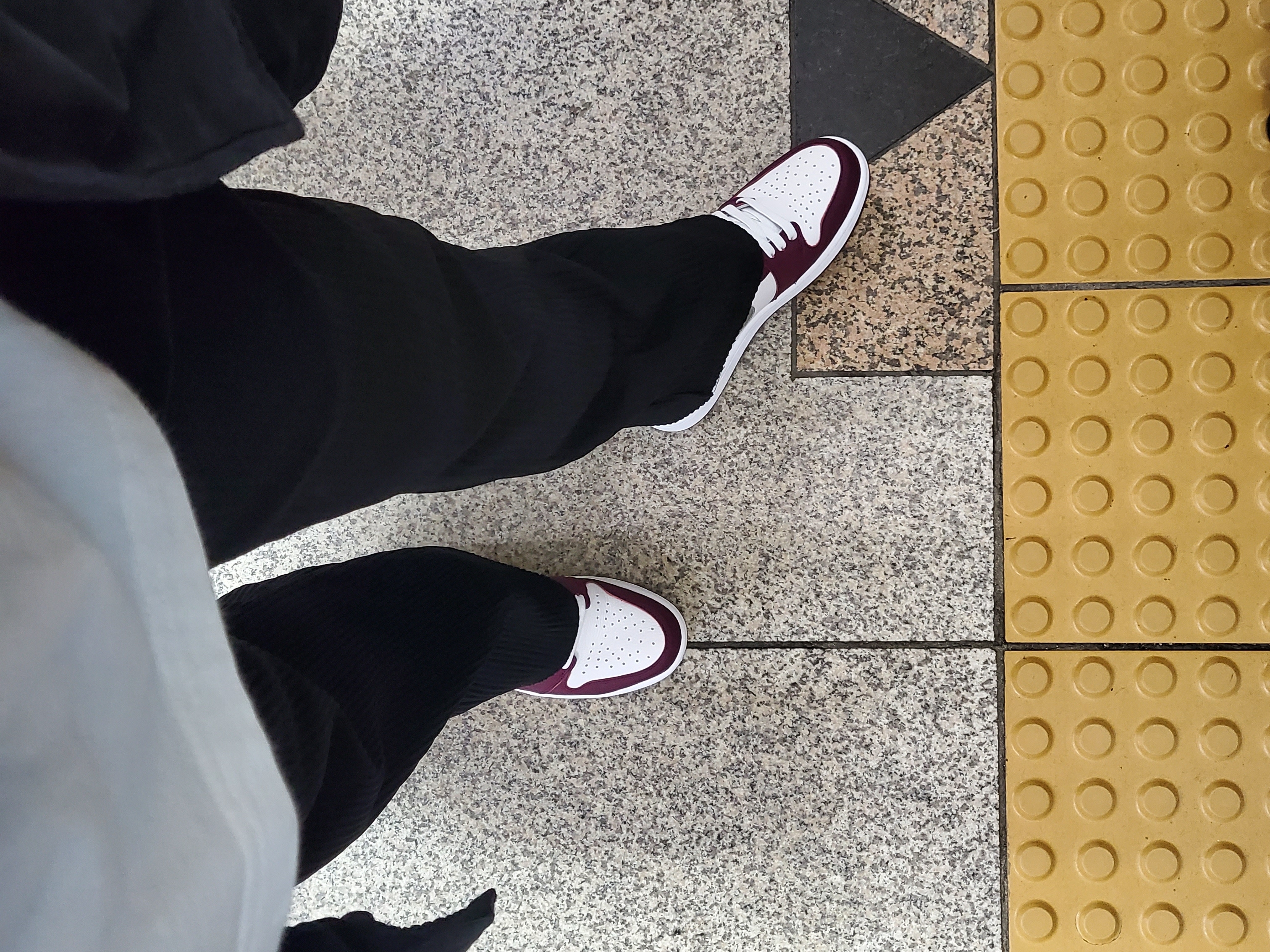 Jordan 1 Retro High OG Bordeaux 착용 스타일