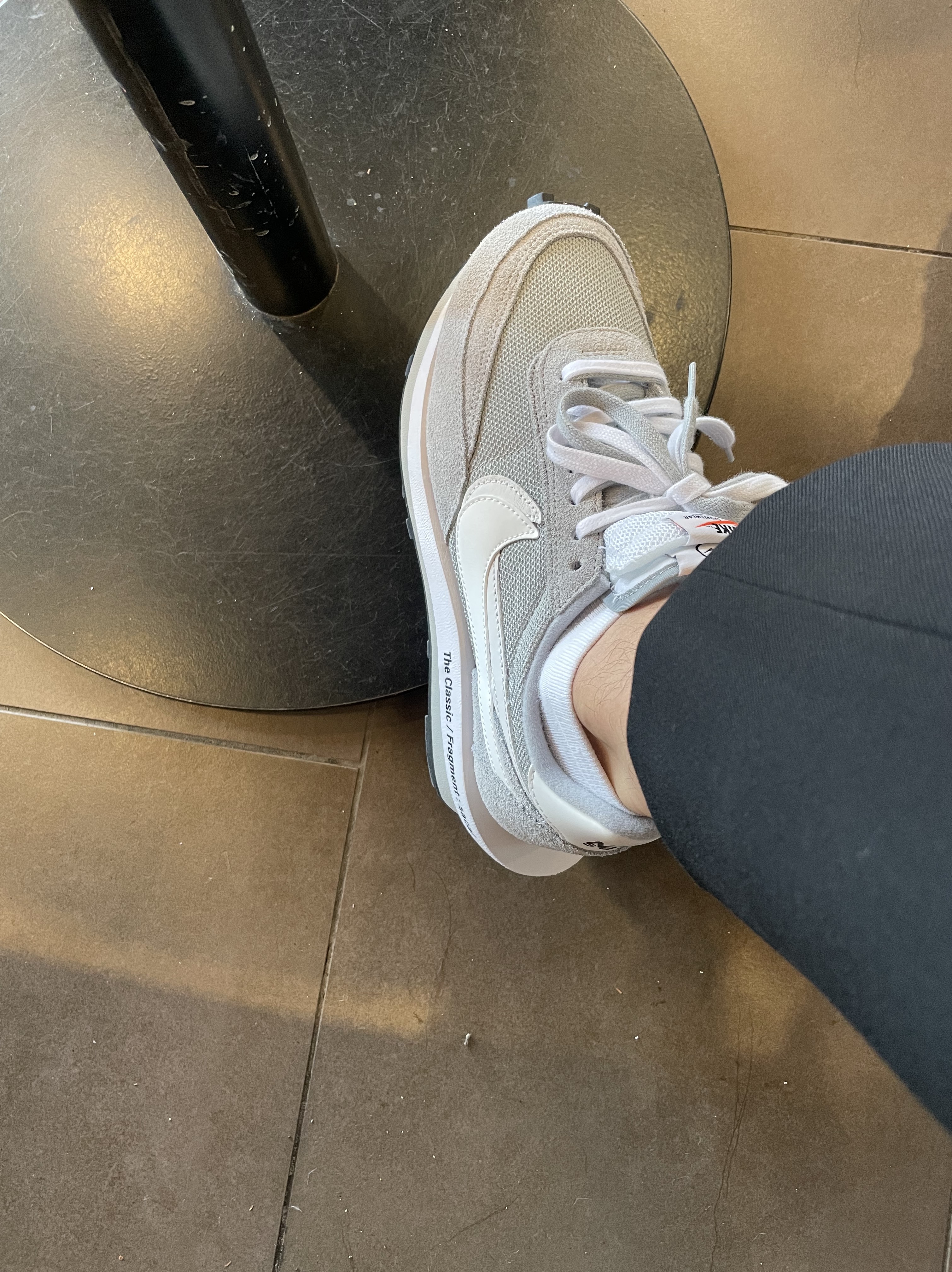 Nike x Sacai x Fragment LDWaffle Light Smoke Grey 착용 스타일 - 2