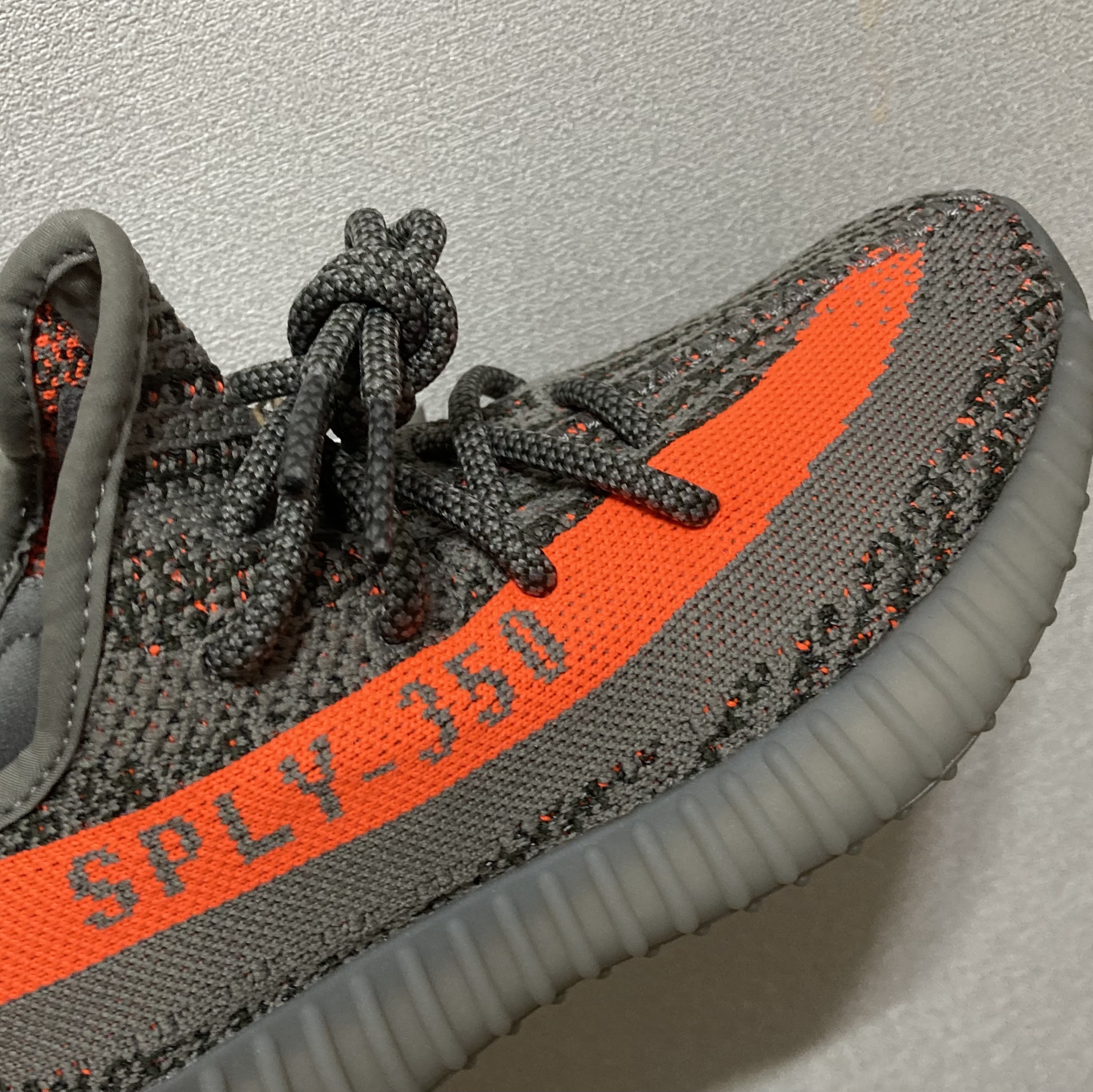 Adidas Yeezy Boost 350 V2 Beluga - Reflective 착용 스타일 - 1