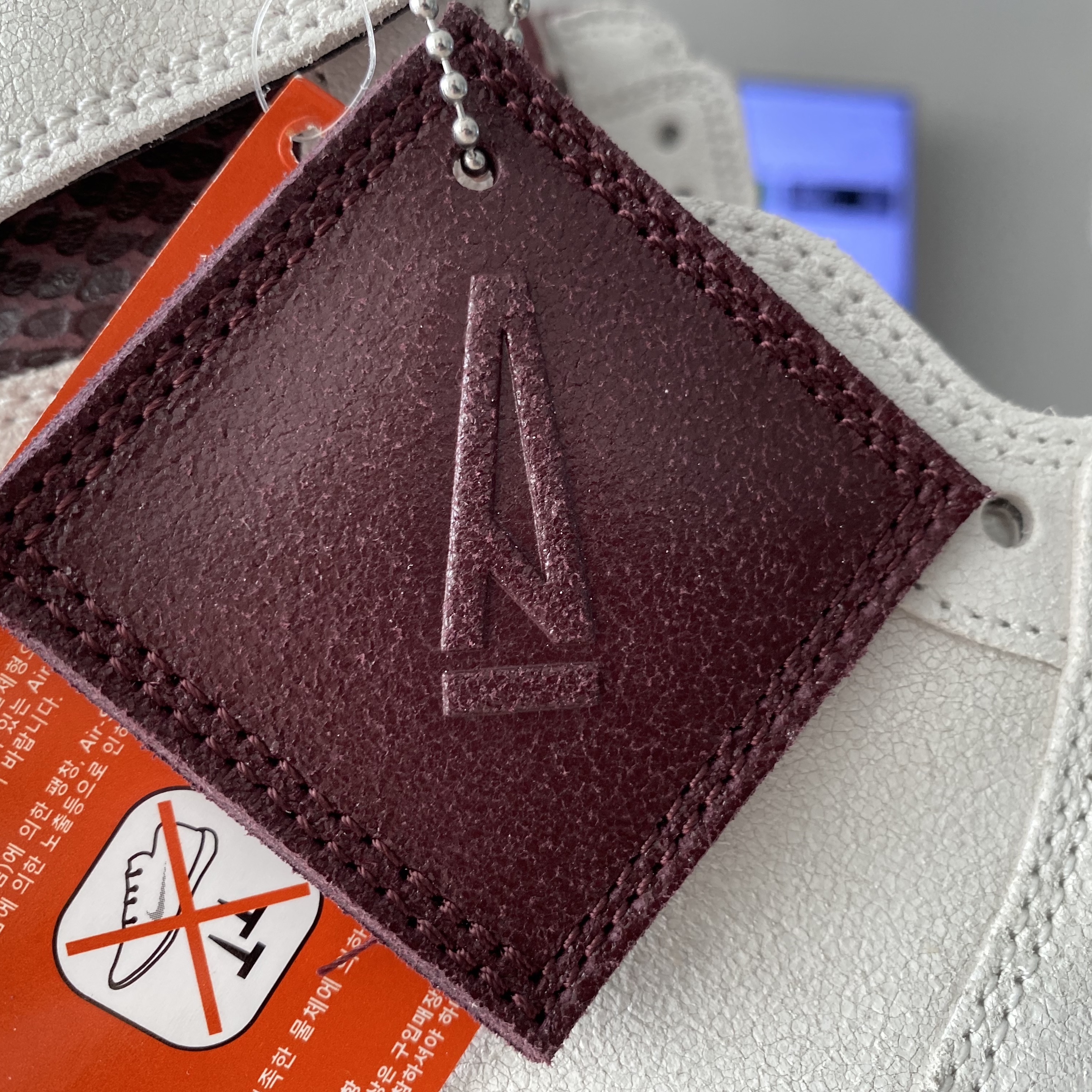 Jordan 1 x A Ma Maniere Retro High OG SP Sail and Burgundy 착용 스타일 - 5