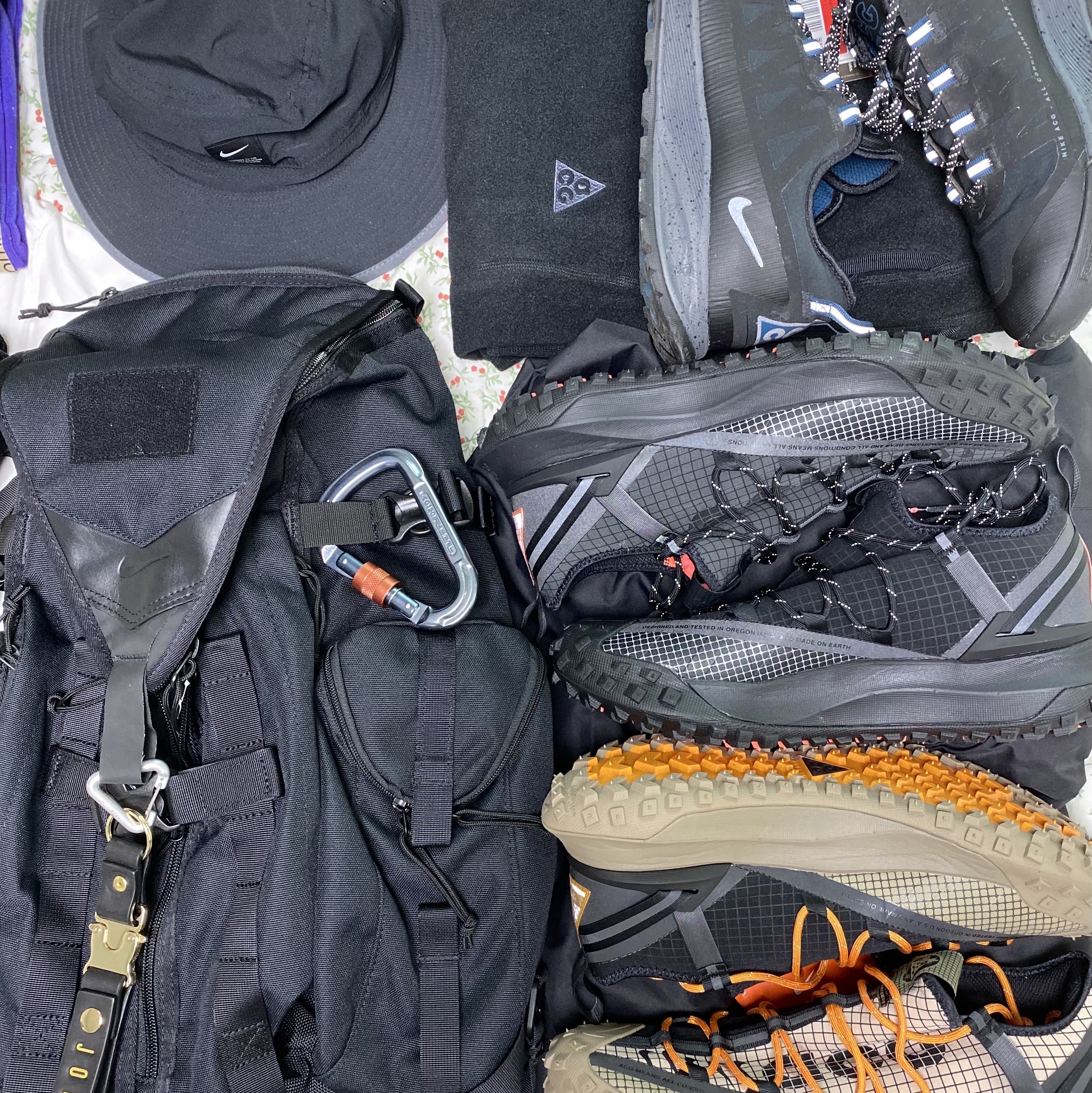 Nike ACG Mountain Fly Low Anthracite, Nike ACG Mountain Fly Low Fossil Stone 착용 스타일 - 1