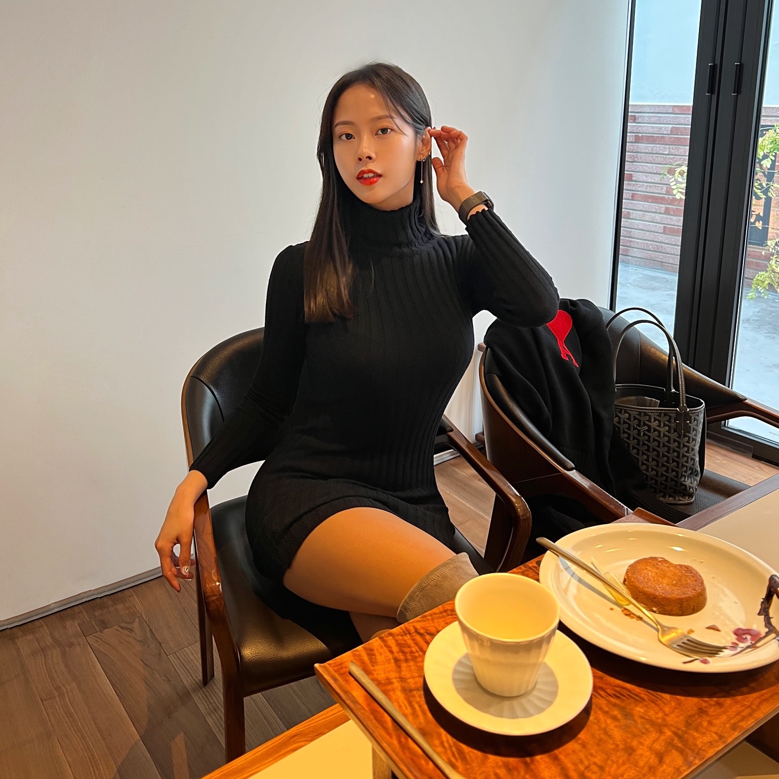 AMI de Coeur Oversize Cardigan Black - 21FW 착용 스타일 - 1
