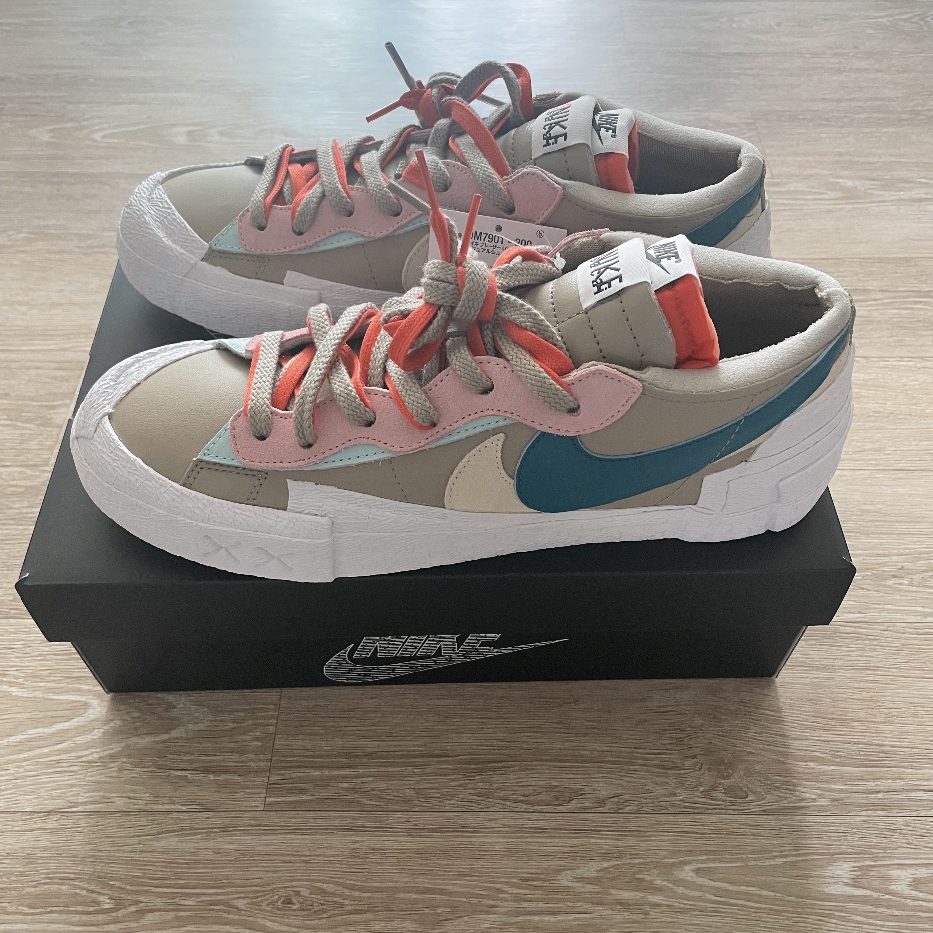 Nike x Sacai x Kaws Blazer Low Reed 착용 스타일 - 1