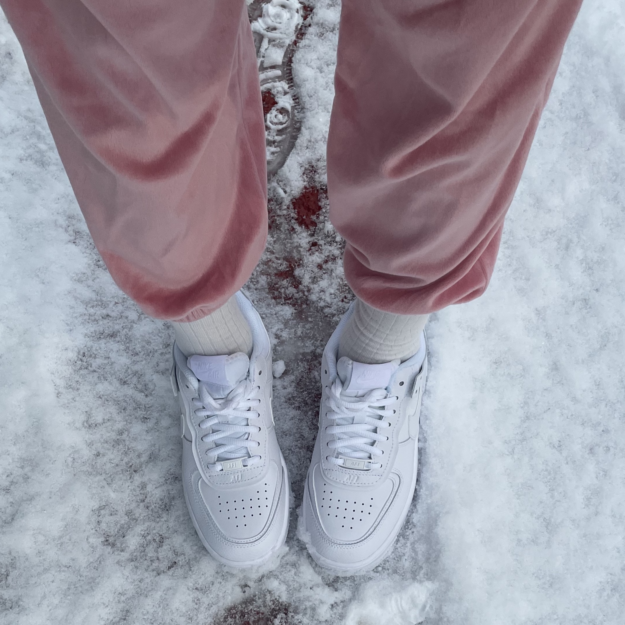 (W) Nike Air Force 1 Shadow Triple White 착용 스타일 - 1