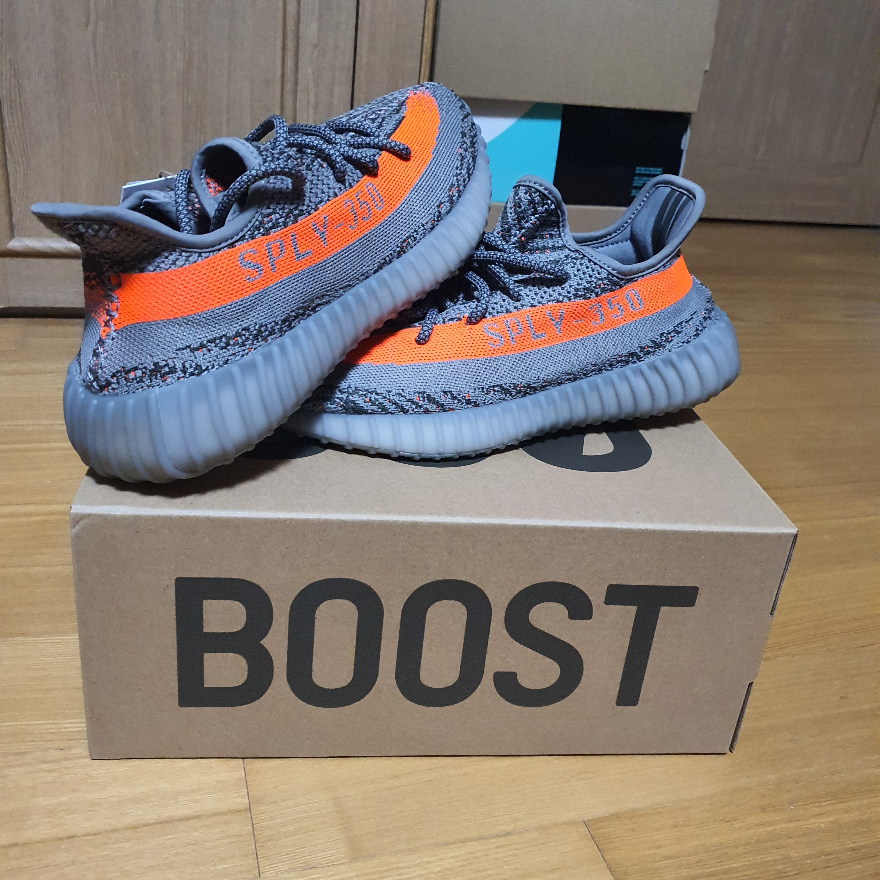 Adidas Yeezy Boost 350 V2 Beluga - Reflective 착용 스타일 - 4