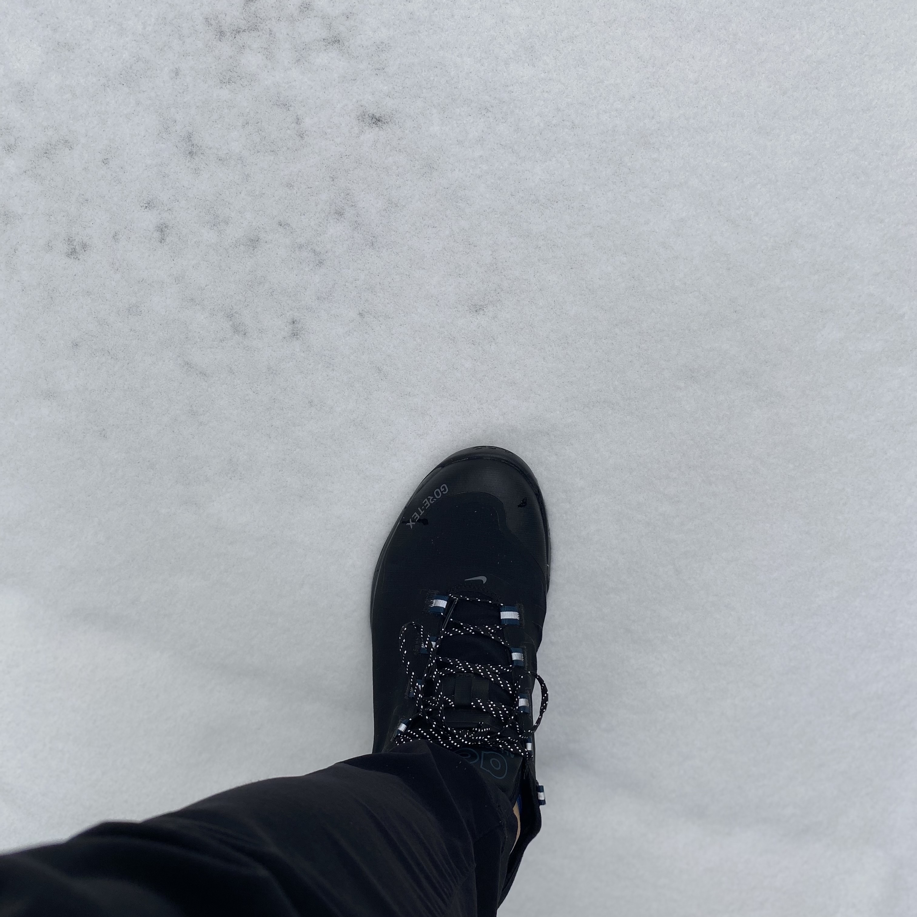 Nike ACG Air Nasu Gore-Tex Black Dark Grey 착용 스타일 - 2
