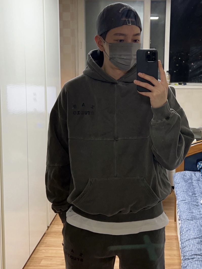 IAB Studio Blocked Pigment Hoodie Black, IAB Studio Blocked Pigment Sweatpants Black 착용 스타일