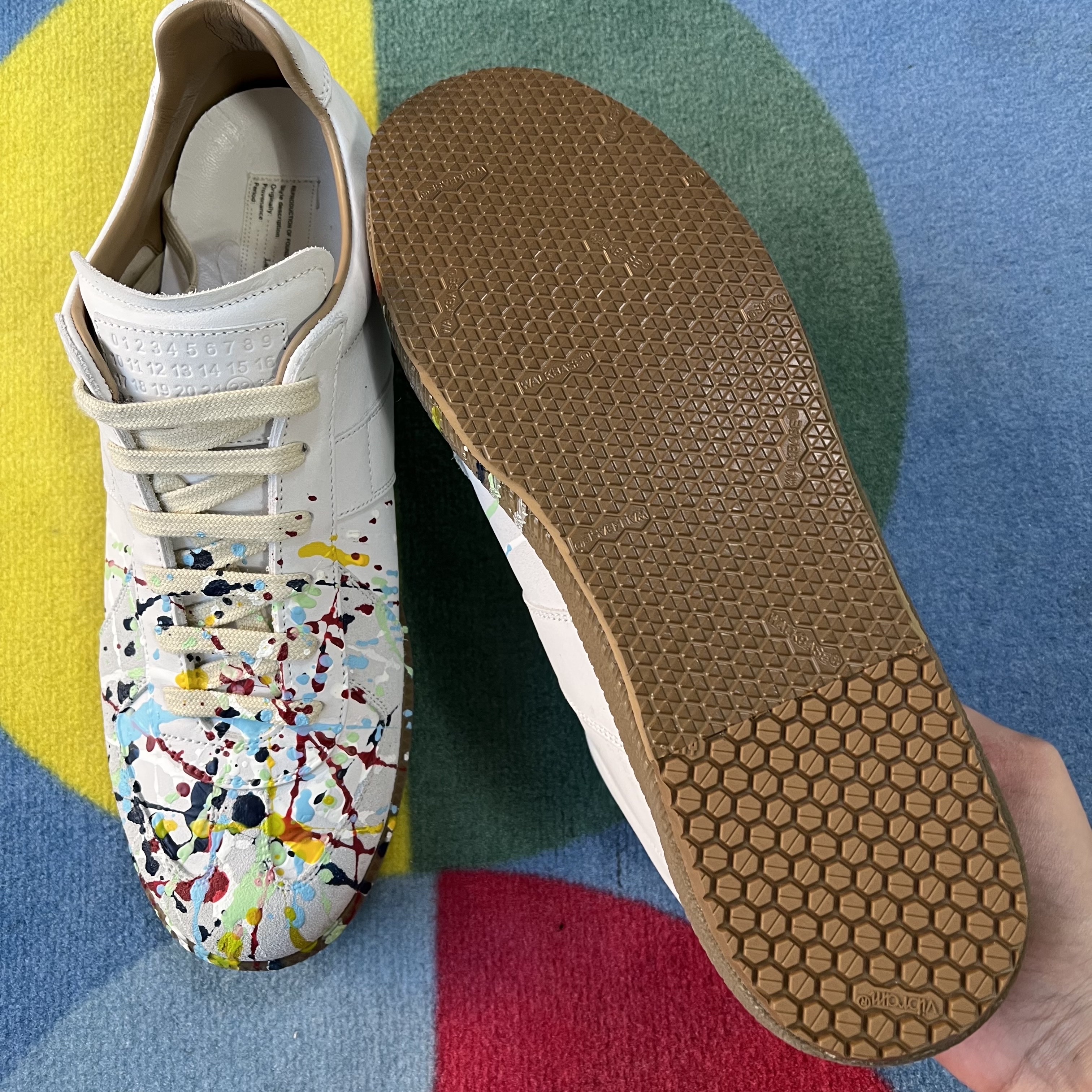 Maison Margiela Replica Paint Drop Sneakers 착용 스타일 - 3