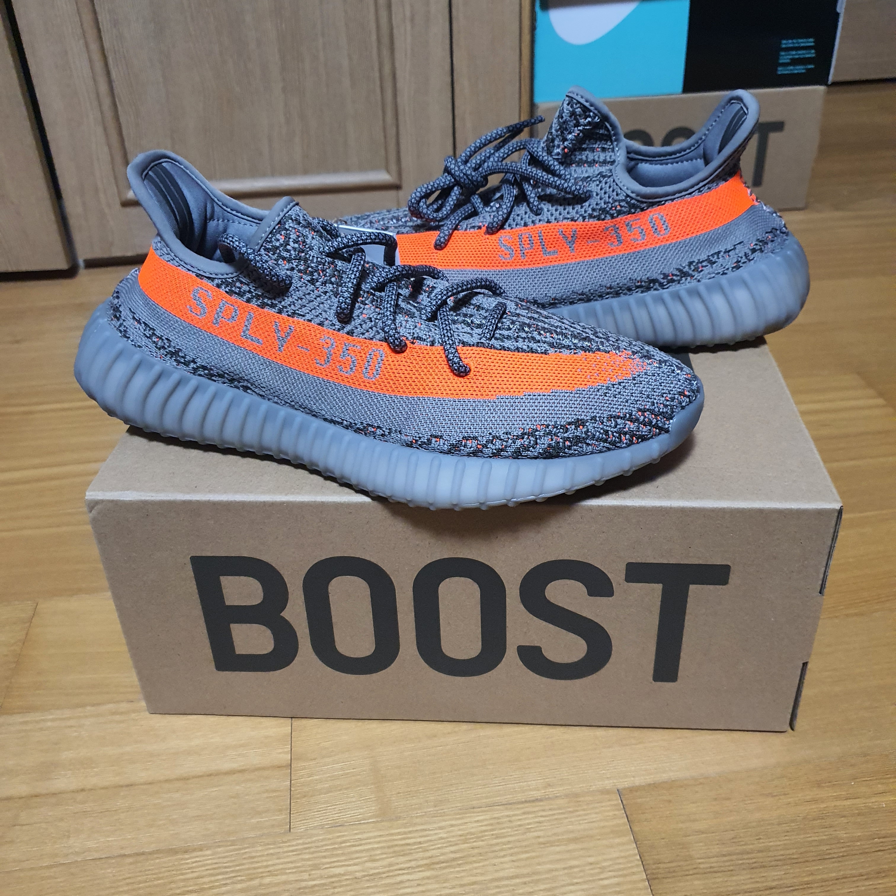 Adidas Yeezy Boost 350 V2 Beluga - Reflective 착용 스타일 - 3