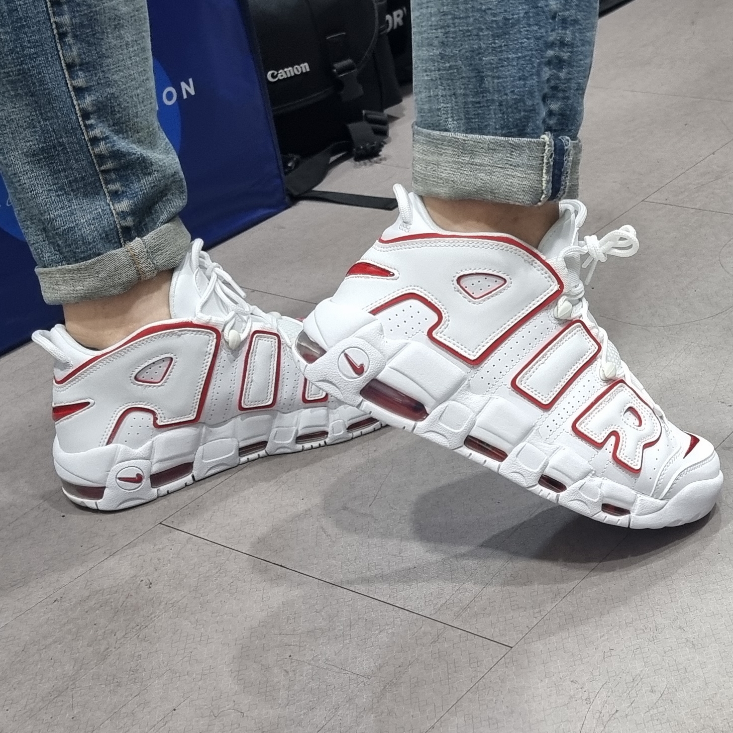 Nike Air More Uptempo White Varsity Red 2021 착용 스타일