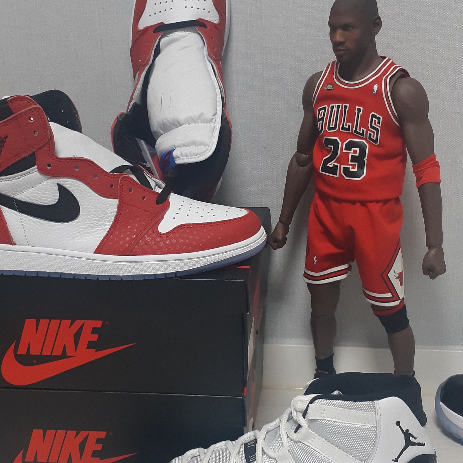 Jordan 1 Retro High Spider-Man Origin Story, Jordan 11 Retro Concord 2018 착용 스타일 - 1