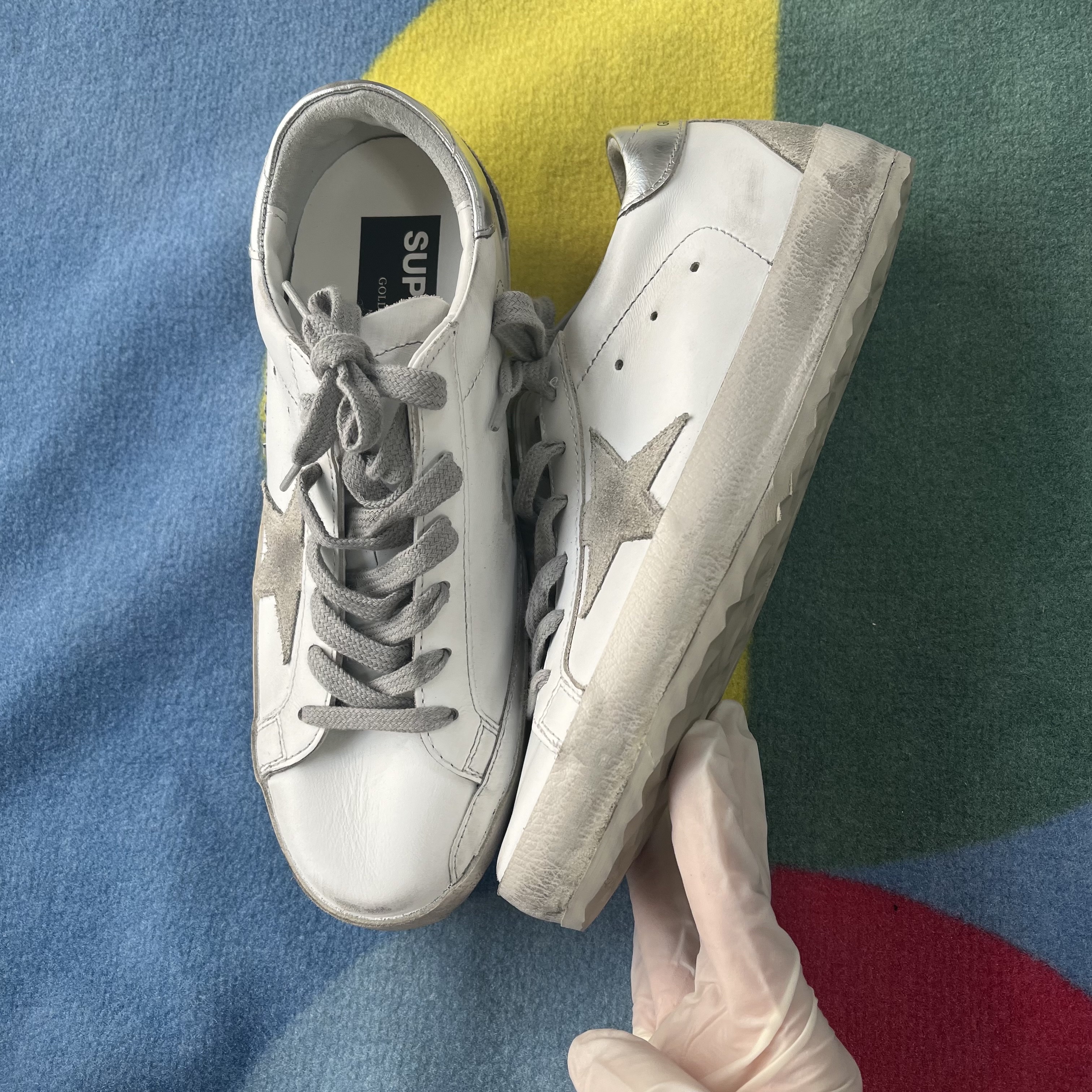 (W) Golden Goose Superstar White Silver Heel Tab Sneakers 착용 스타일 - 1