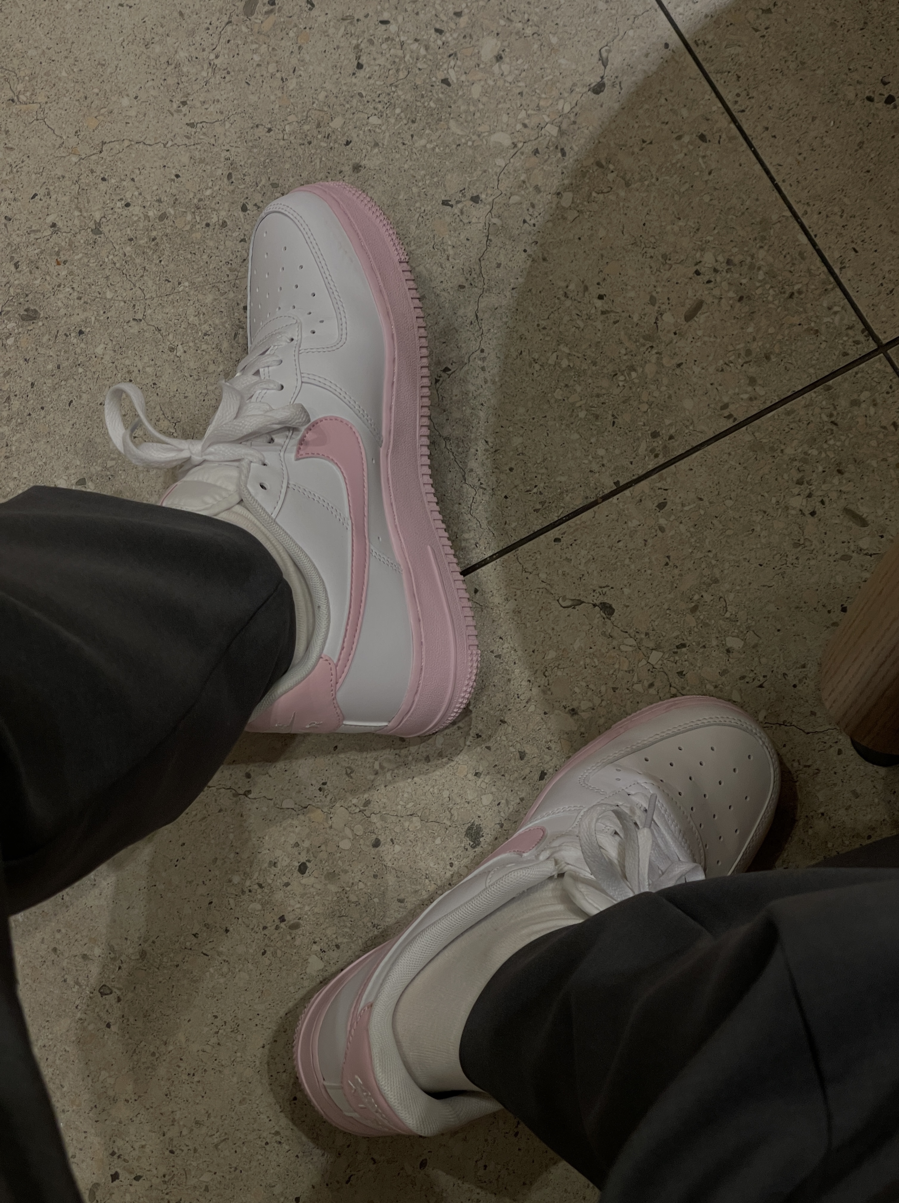 Nike Air Force 1 Low White Pink Midsole 착용 스타일