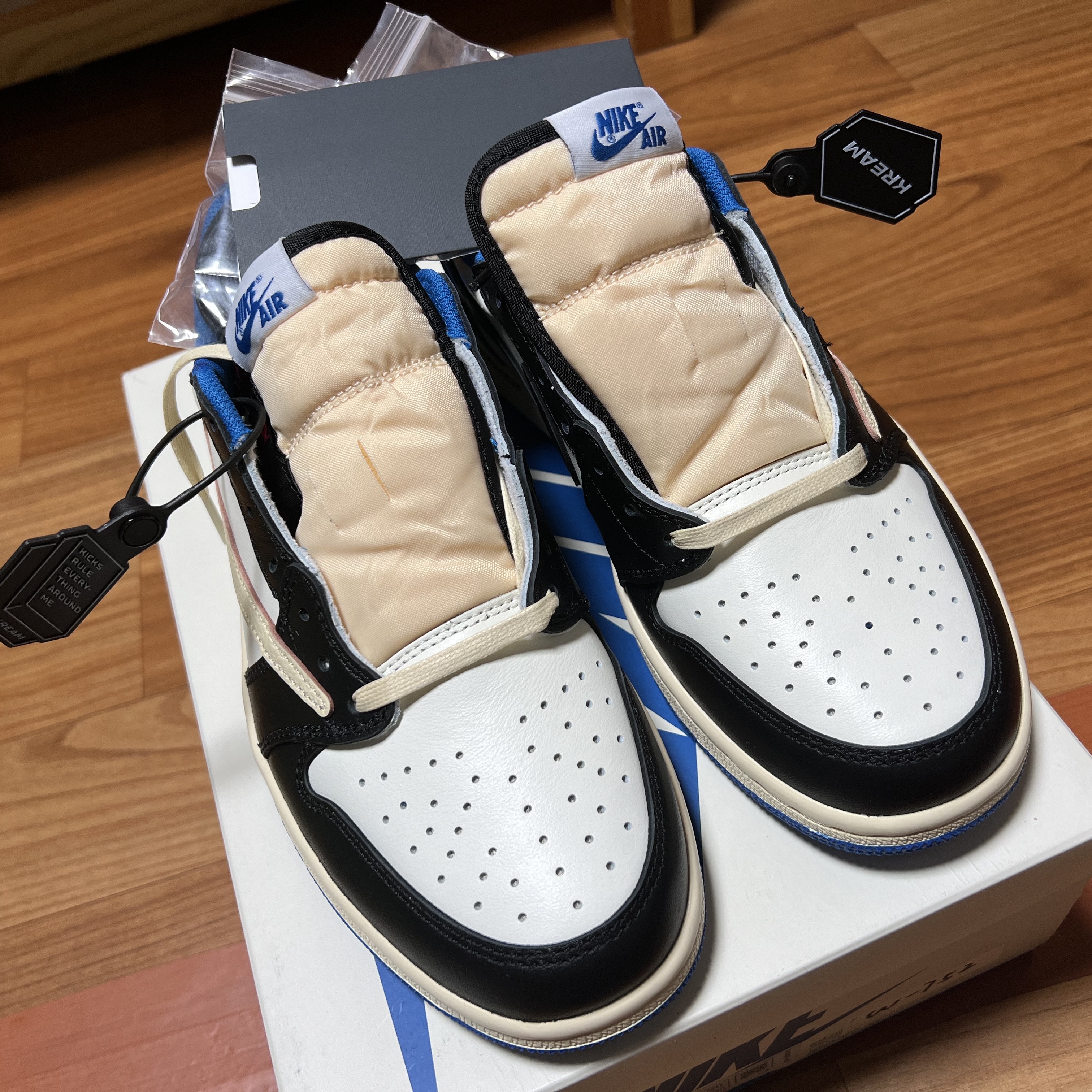 Jordan 1 x Travis Scott x Fragment Retro Low OG SP Military Blue 착용 스타일