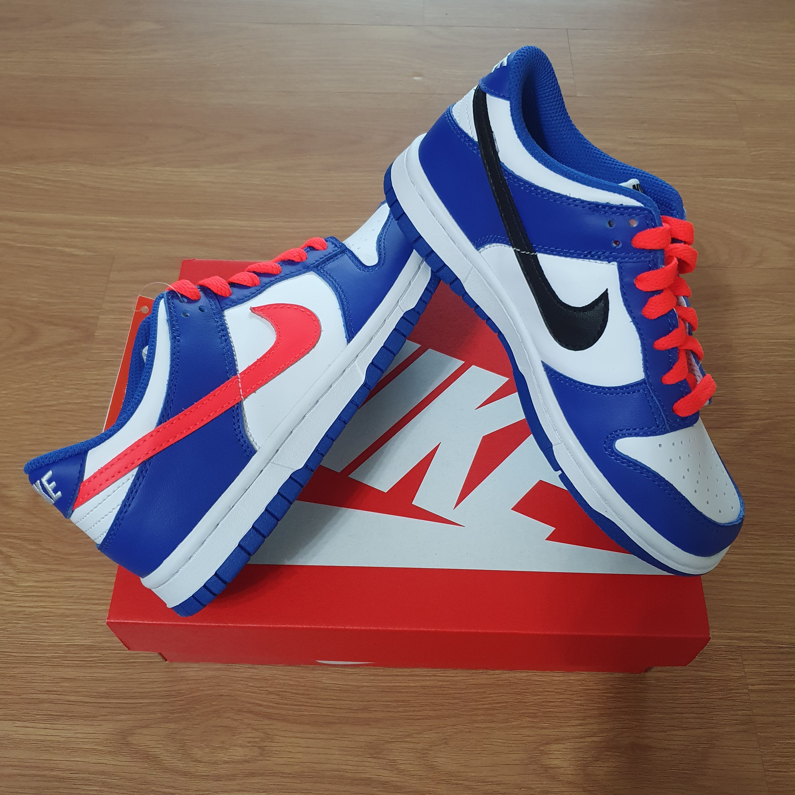 (GS) Nike Dunk Low Bright Crimson Game Royal 착용 스타일 - 1