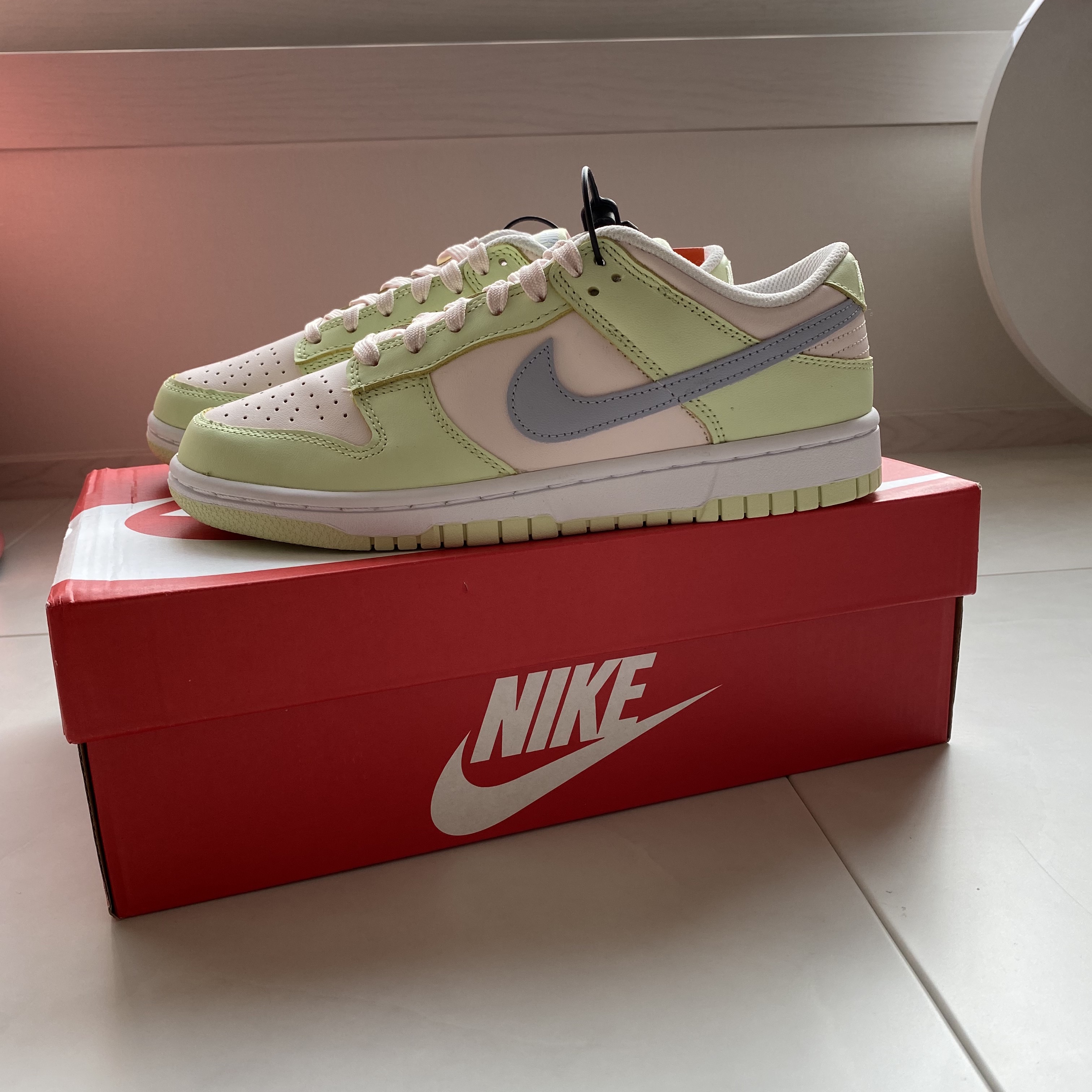 (W) Nike Dunk Low Light Soft Pink 착용 스타일 - 2