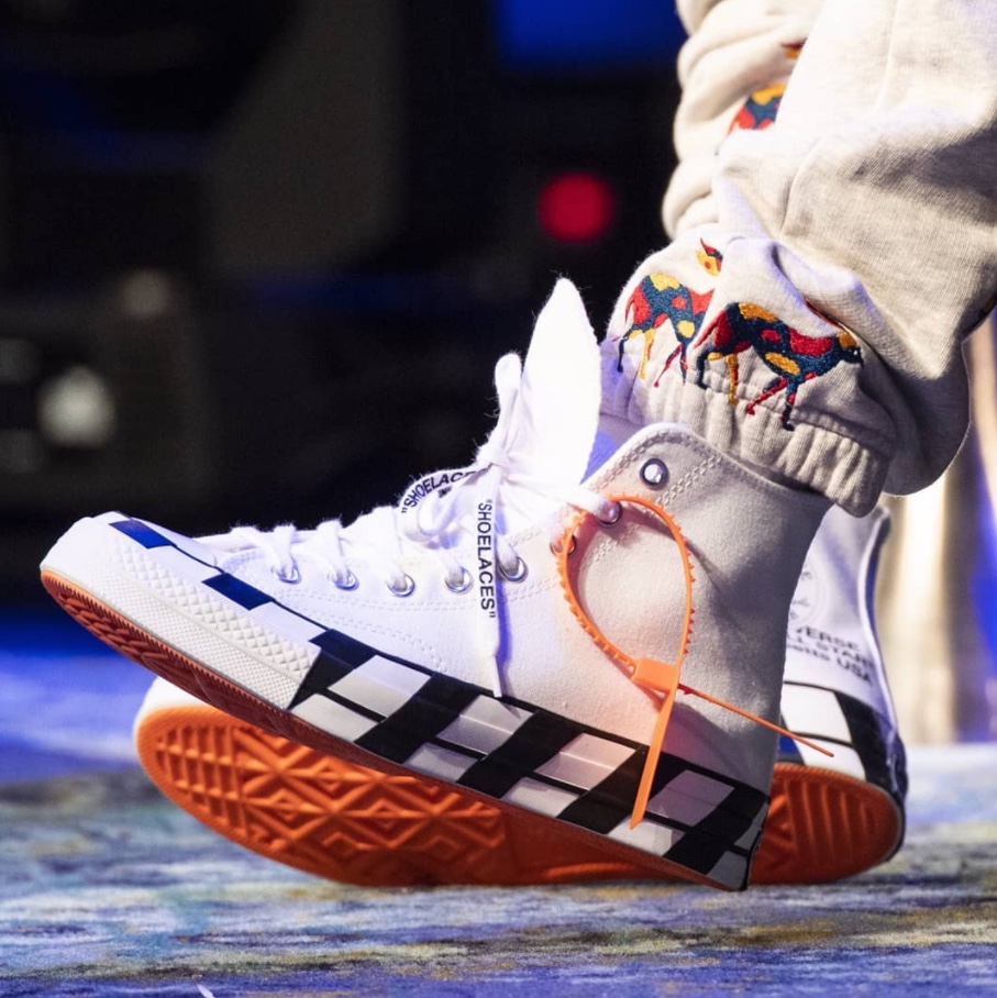 Converse x Off-White Chuck 70 High V2 2021 착용 스타일 - 4