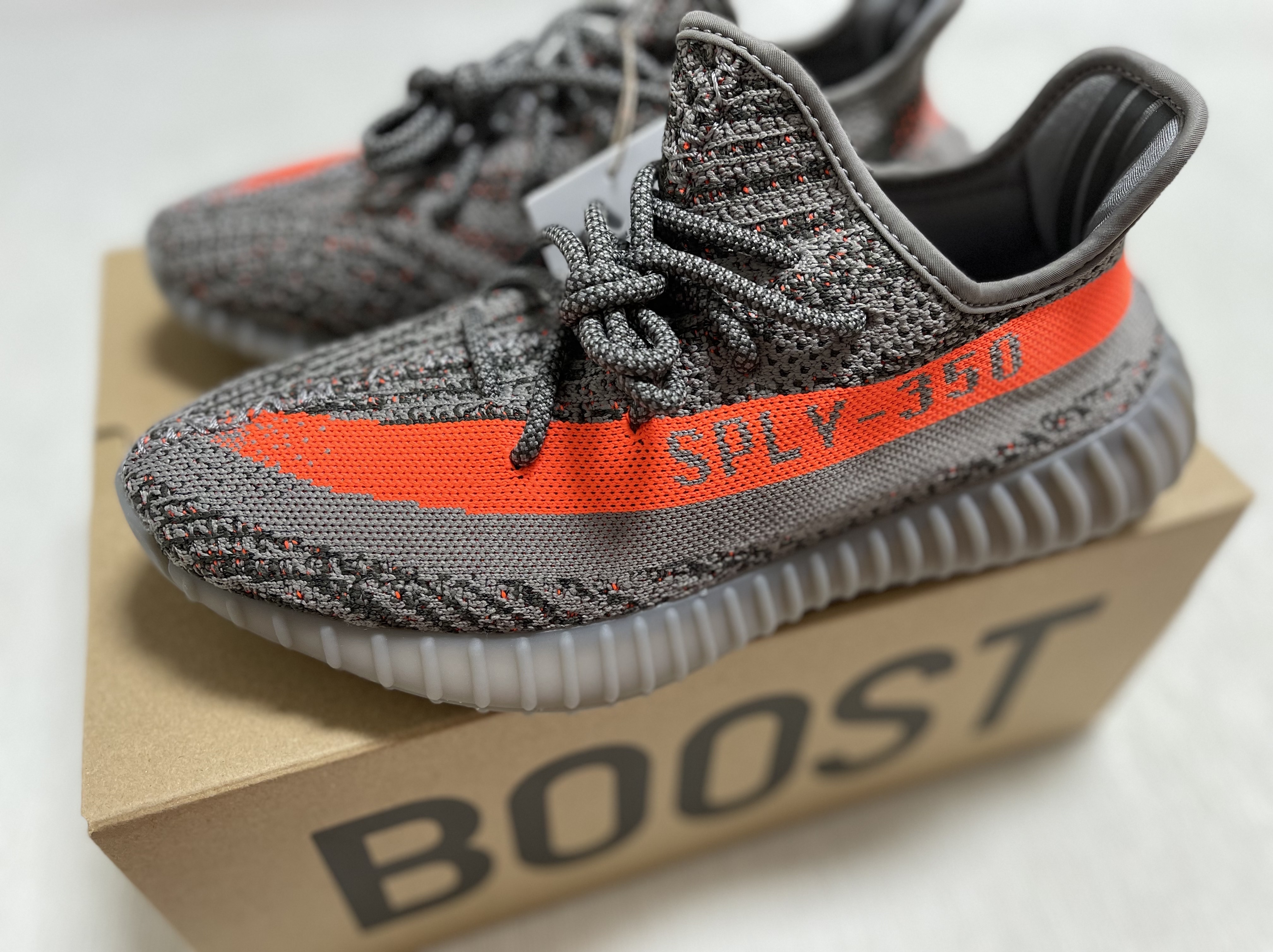 Adidas Yeezy Boost 350 V2 Beluga - Reflective 착용 스타일 - 1