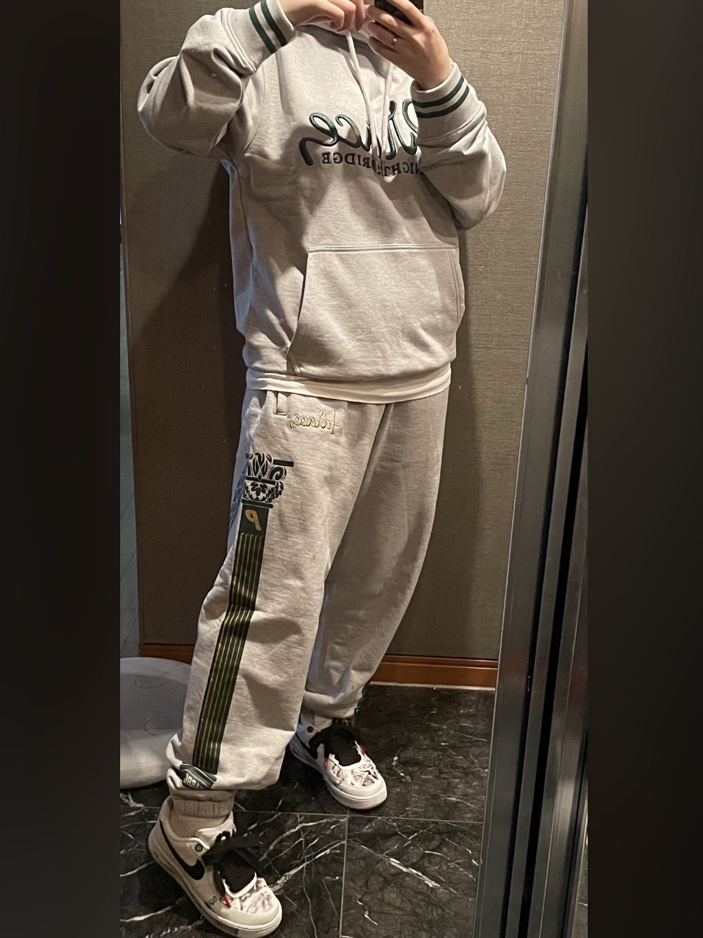 Palace x Harrods Embroidered Logo Hoodie Grey Marl - 21FW, Palace x Harrods Logo Sweatpants Grey Marl - 21FW 착용 스타일 - 2