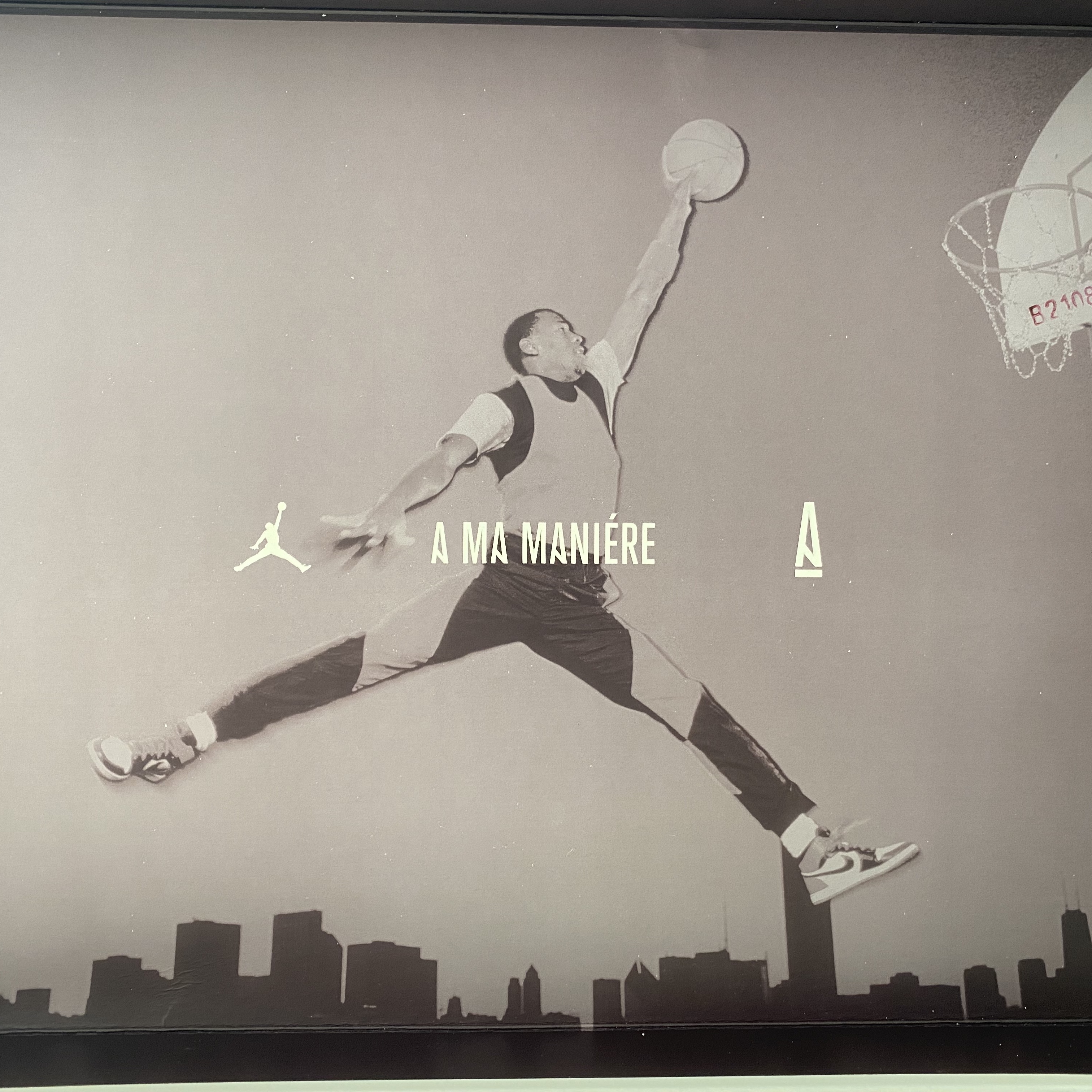 Jordan 1 x A Ma Maniere Retro High OG SP Sail and Burgundy 착용 스타일 - 1