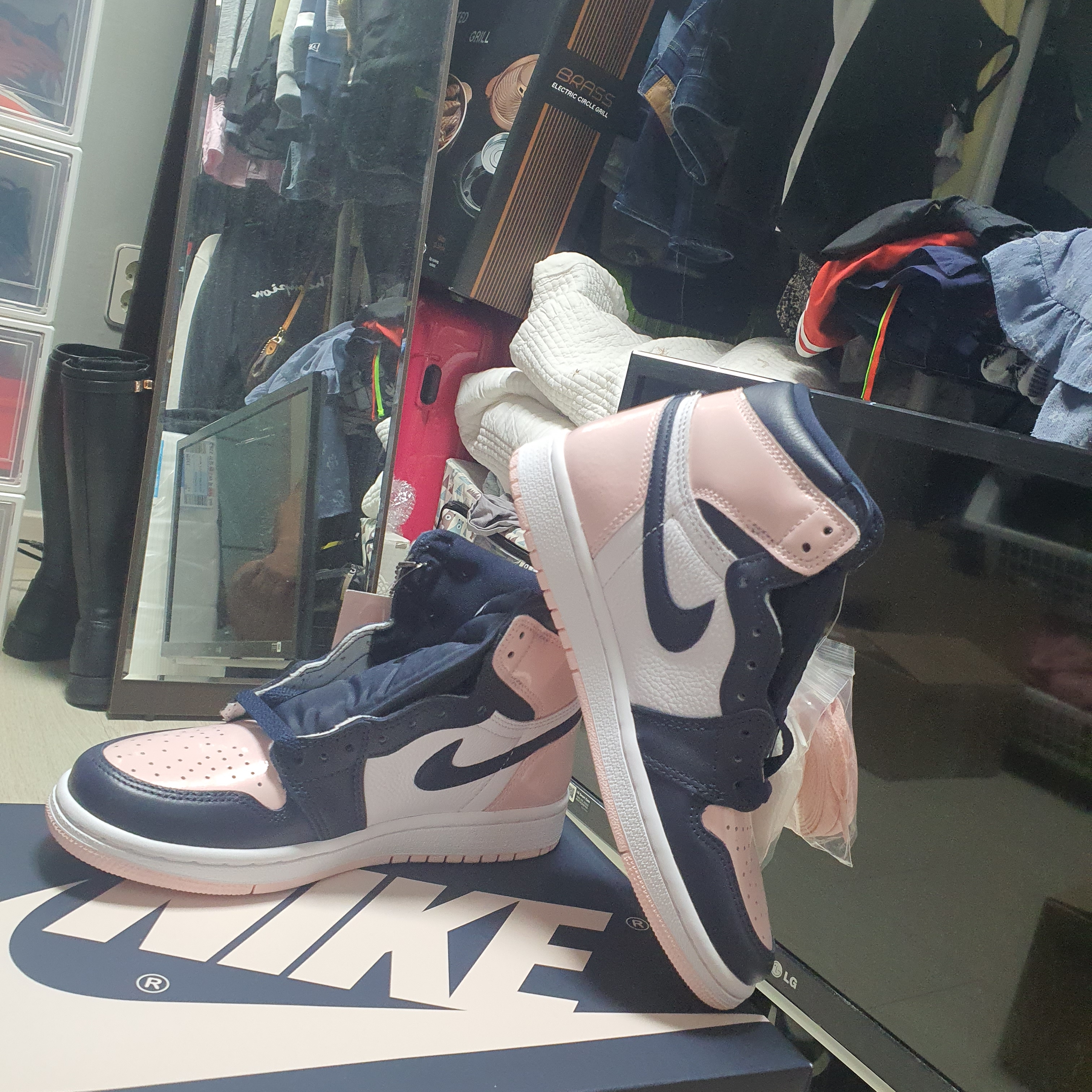 (W) Jordan 1 Retro High OG Atmosphere 착용 스타일 - 4