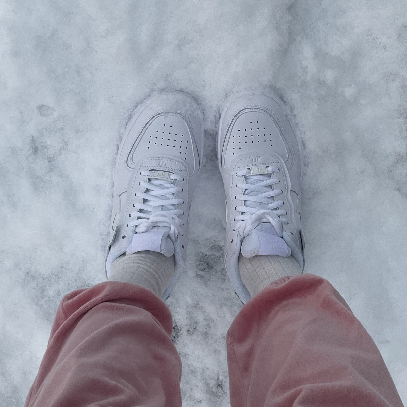 (W) Nike Air Force 1 Shadow Triple White 착용 스타일 - 2