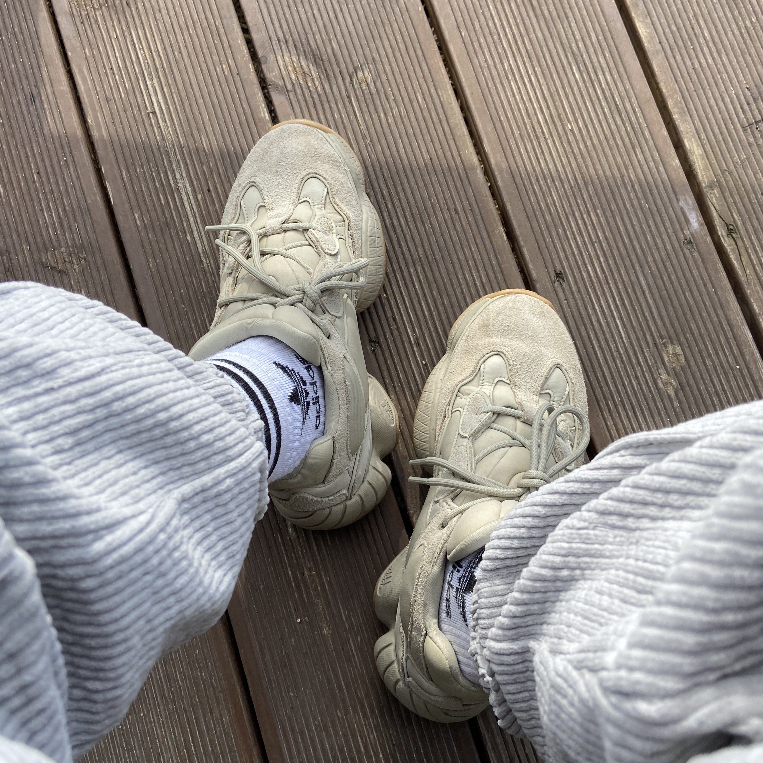 Adidas Yeezy 500 Stone 착용 스타일