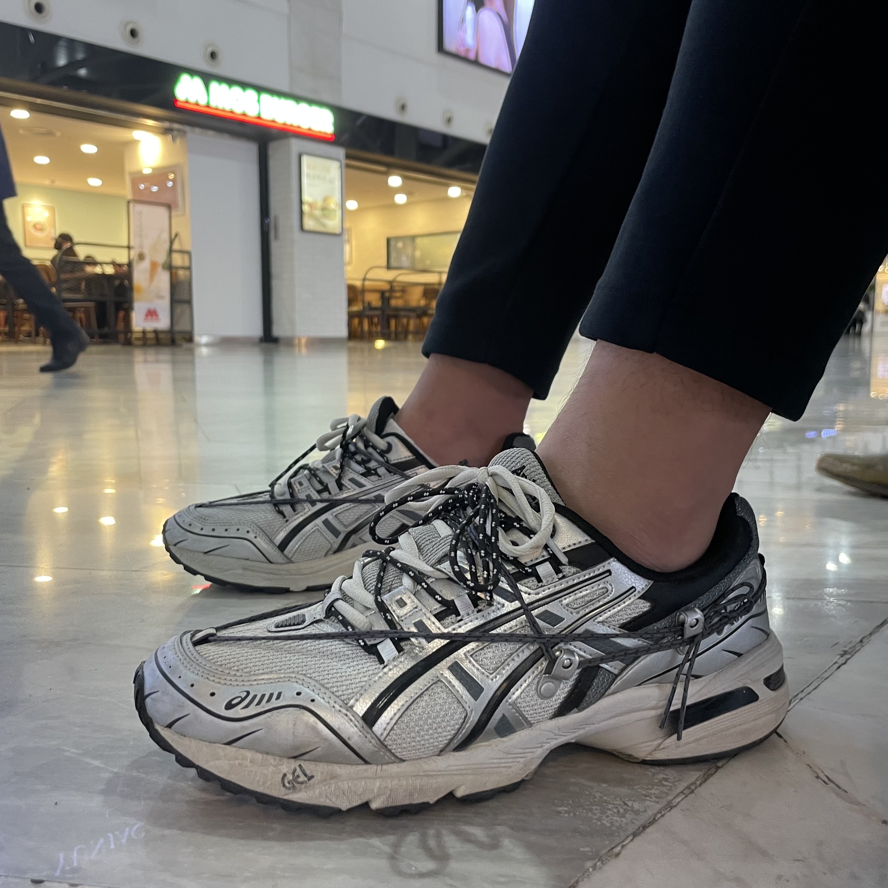 Asics x Andersson Bell Gel-1090 Glacier Grey Silver 착용 스타일 - 2