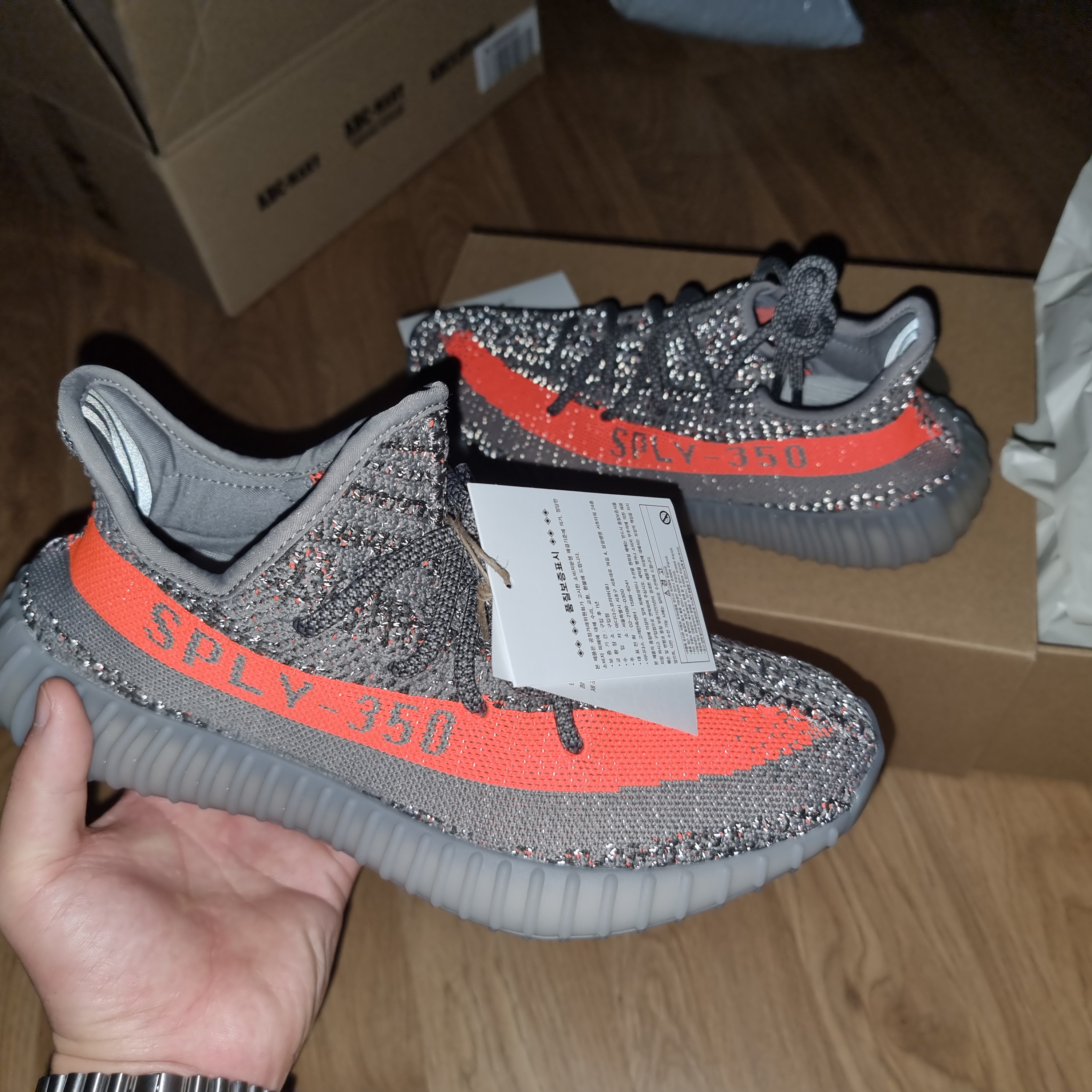 Adidas Yeezy Boost 350 V2 Beluga - Reflective 착용 스타일 - 1