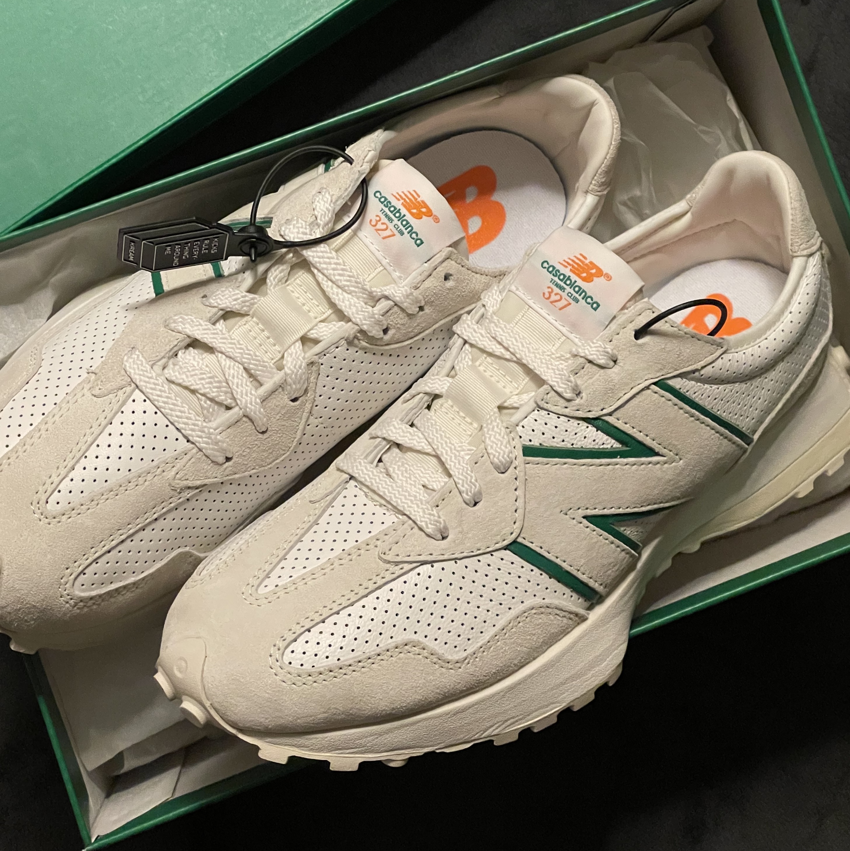 New Balance x Casablanca 327 Idealist Off White Green 착용 스타일