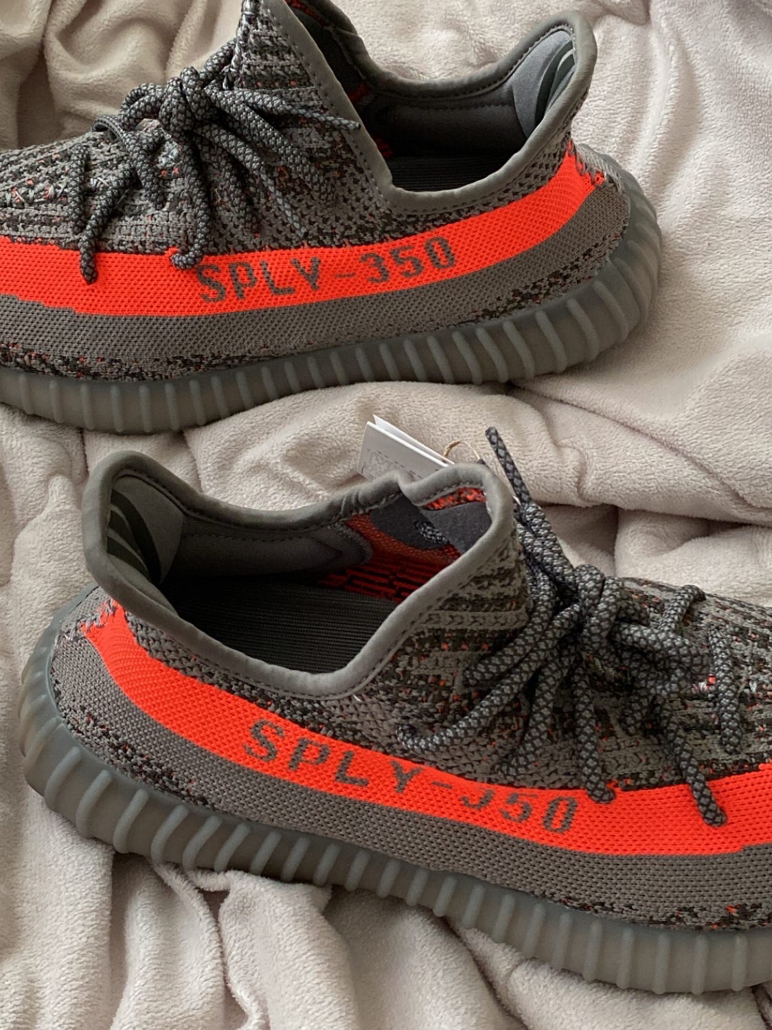 Adidas Yeezy Boost 350 V2 Beluga - Reflective 착용 스타일