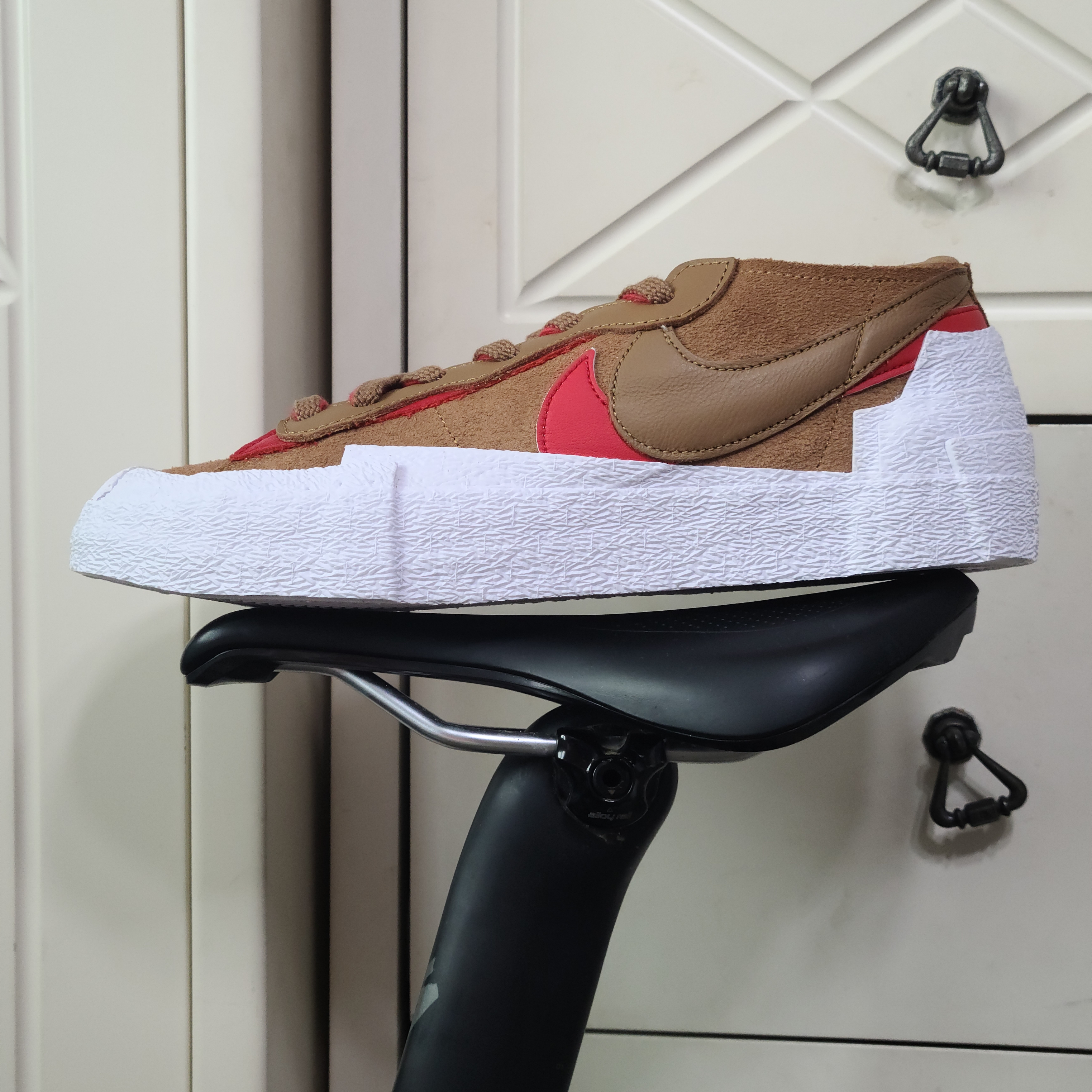 Nike x Sacai Blazer Low British Tan 착용 스타일