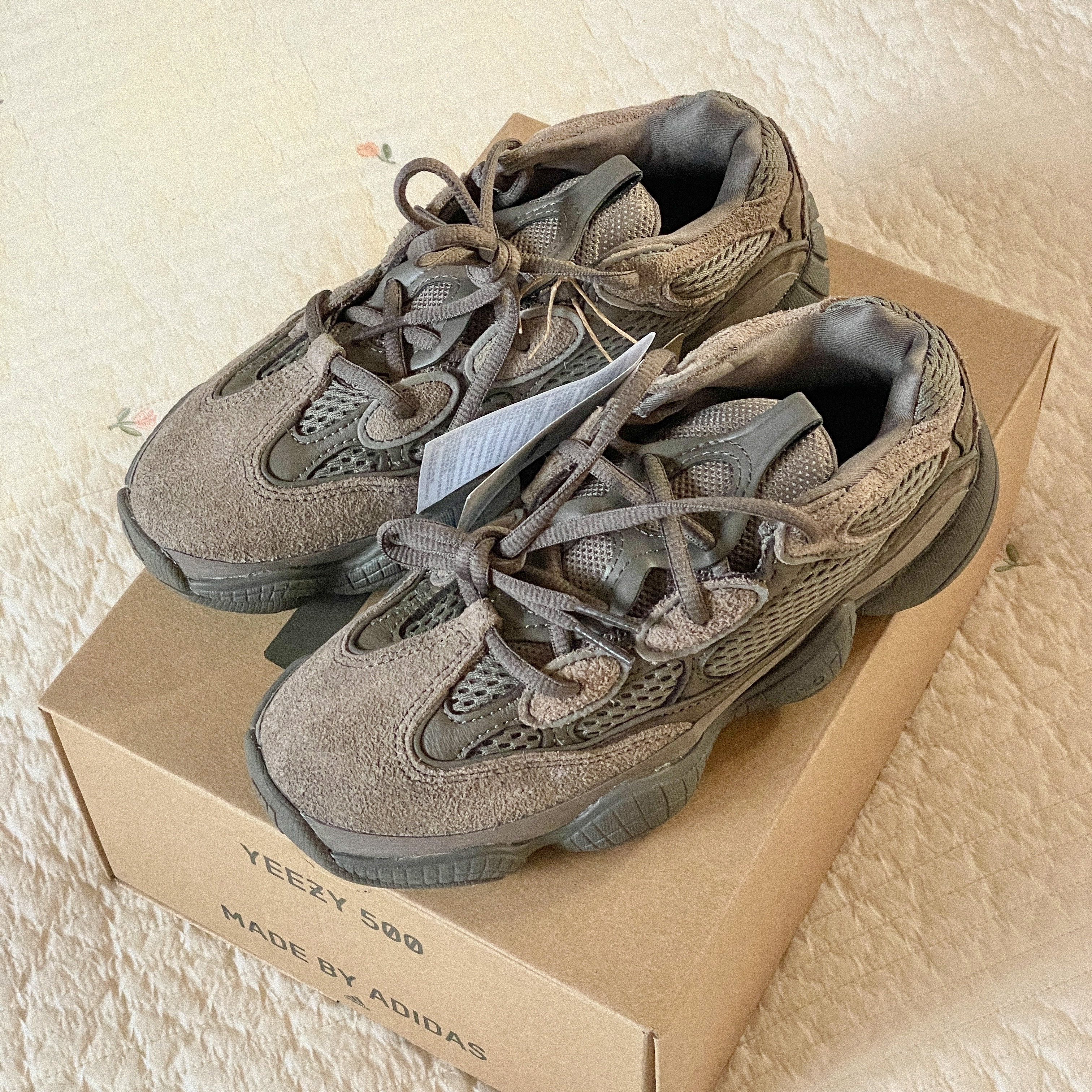 Adidas Yeezy 500 Clay Brown 착용 스타일 - 1