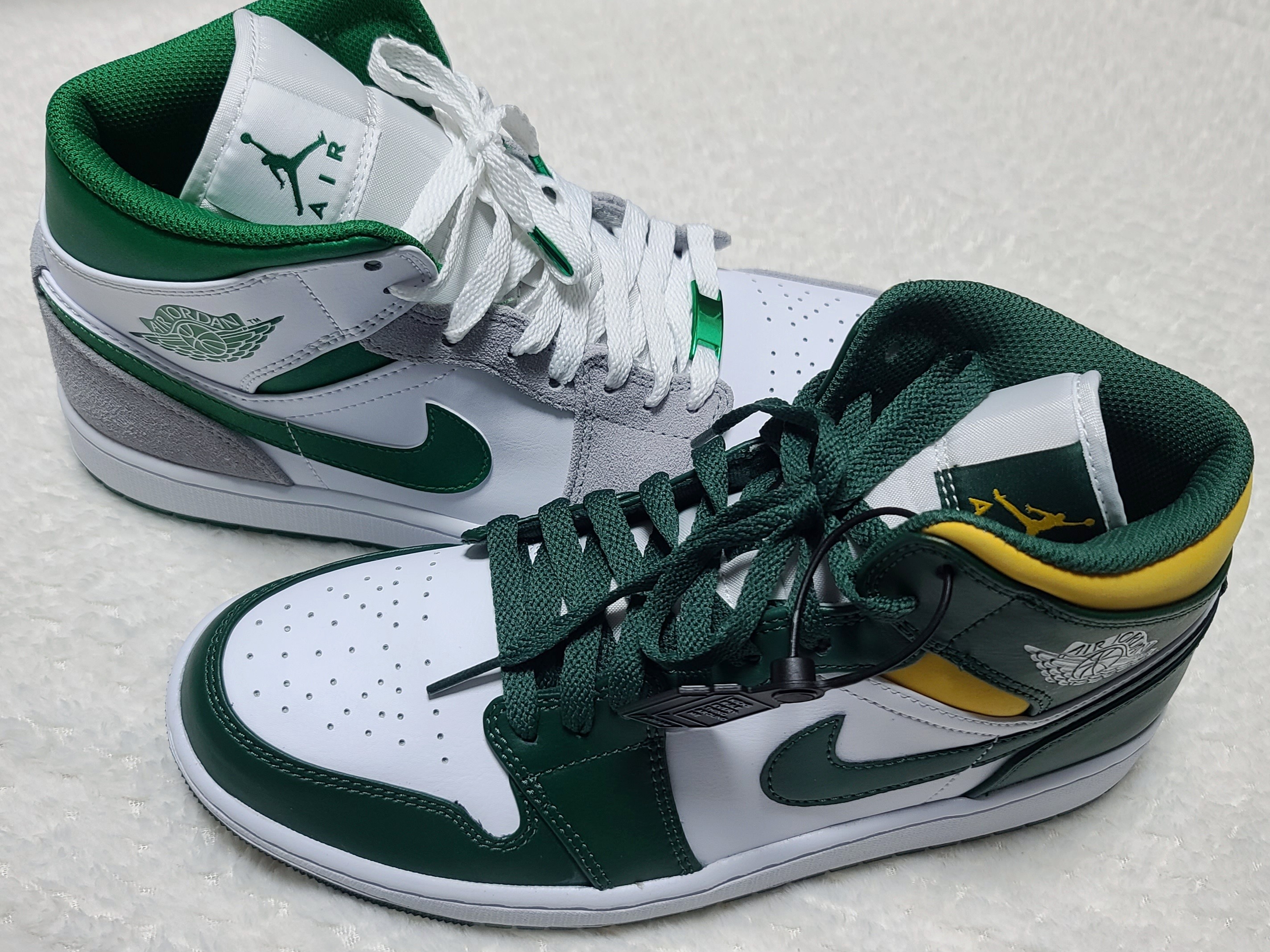 Jordan 1 Mid Sonics 2021, Jordan 1 Mid SE Pine Green Light Smoke Grey 착용 스타일