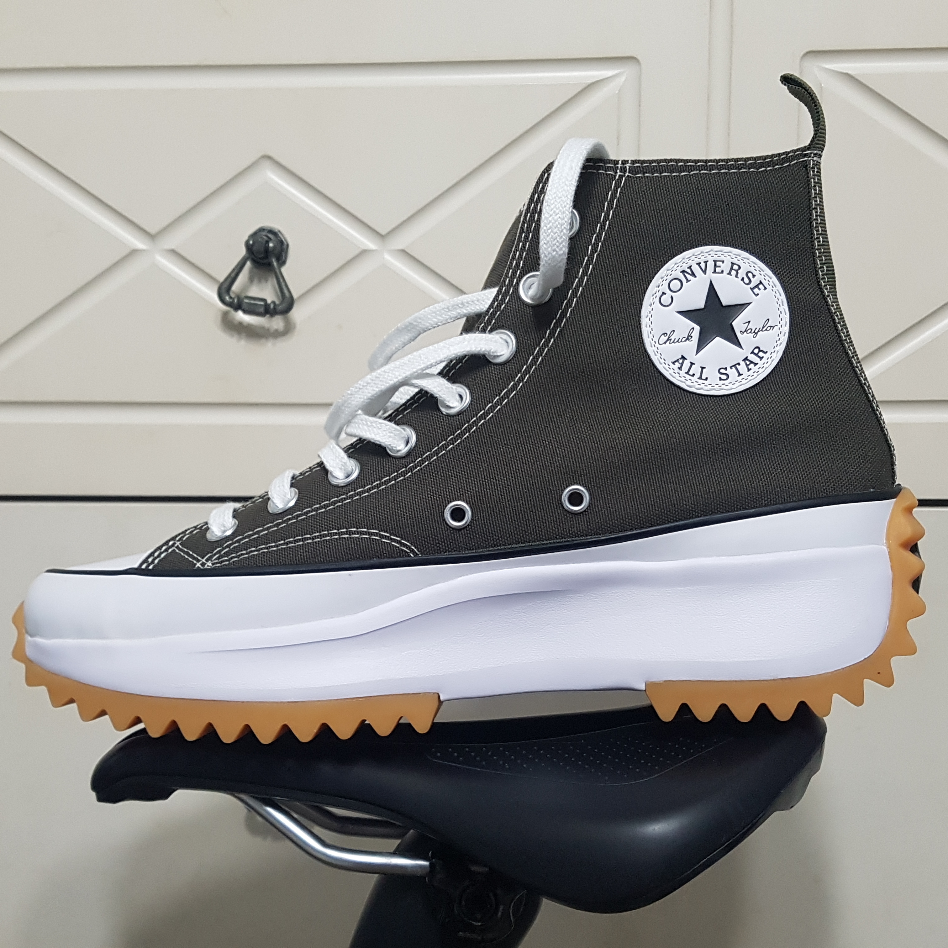 Converse Run Star Hike Hi Cargo Khaki 착용 스타일