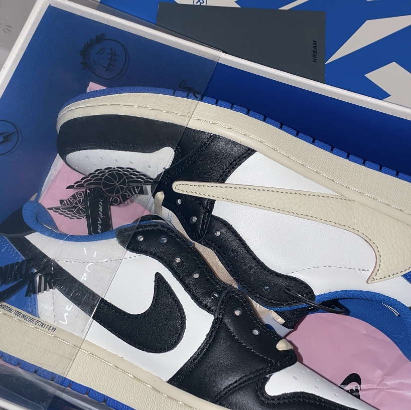 Jordan 1 x Travis Scott x Fragment Retro Low OG SP Military Blue 착용 스타일